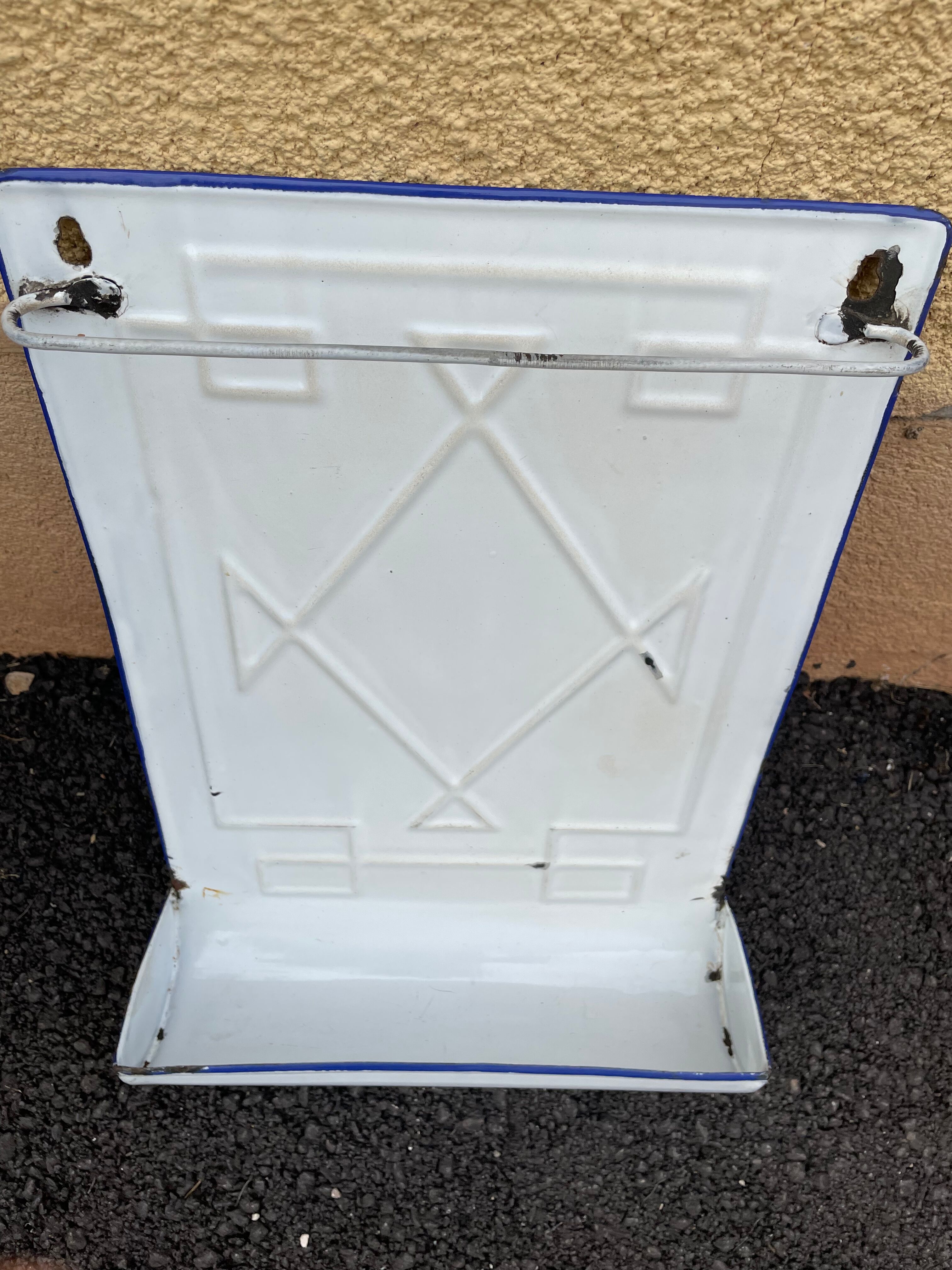 Enamel wall utensil holder