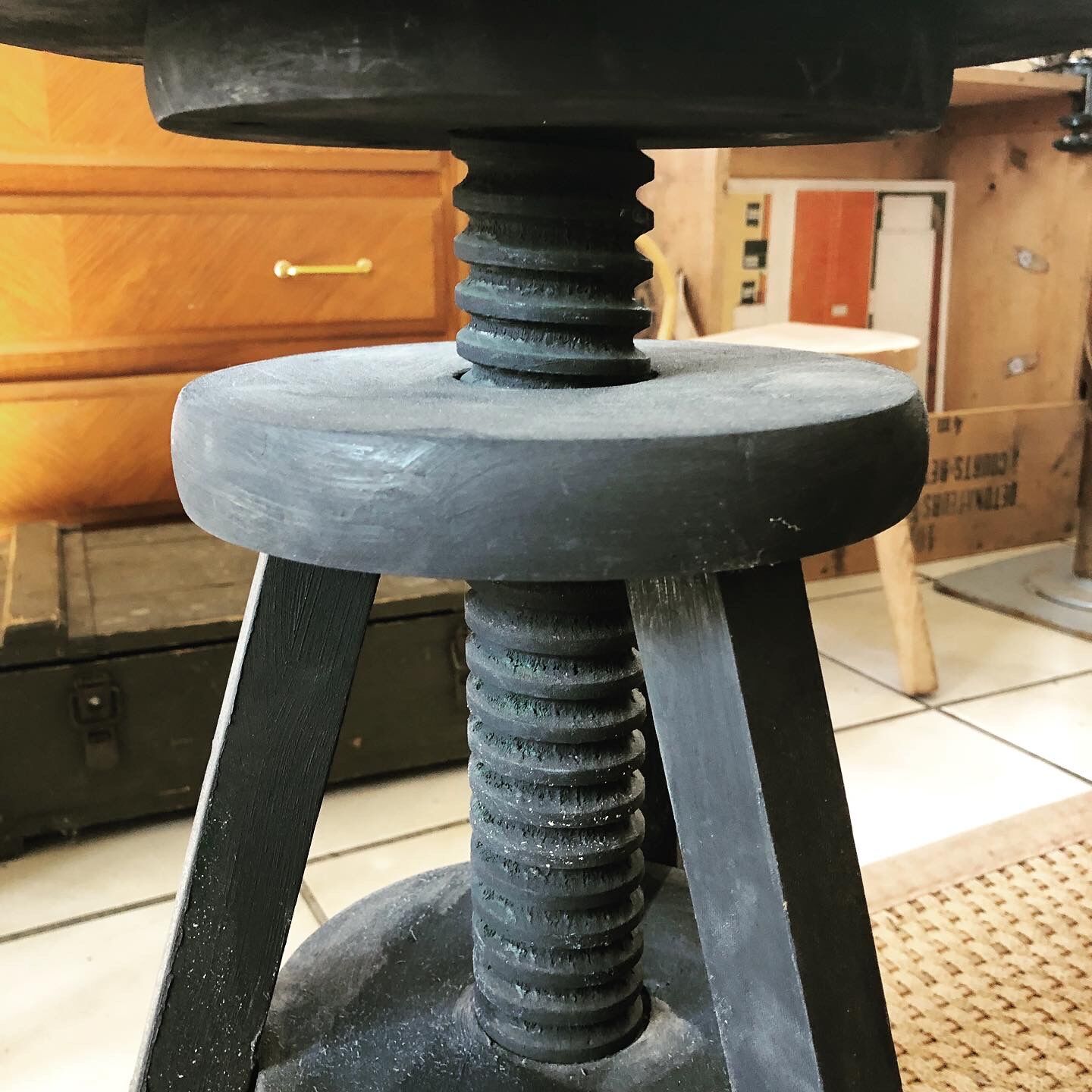 Screw stool