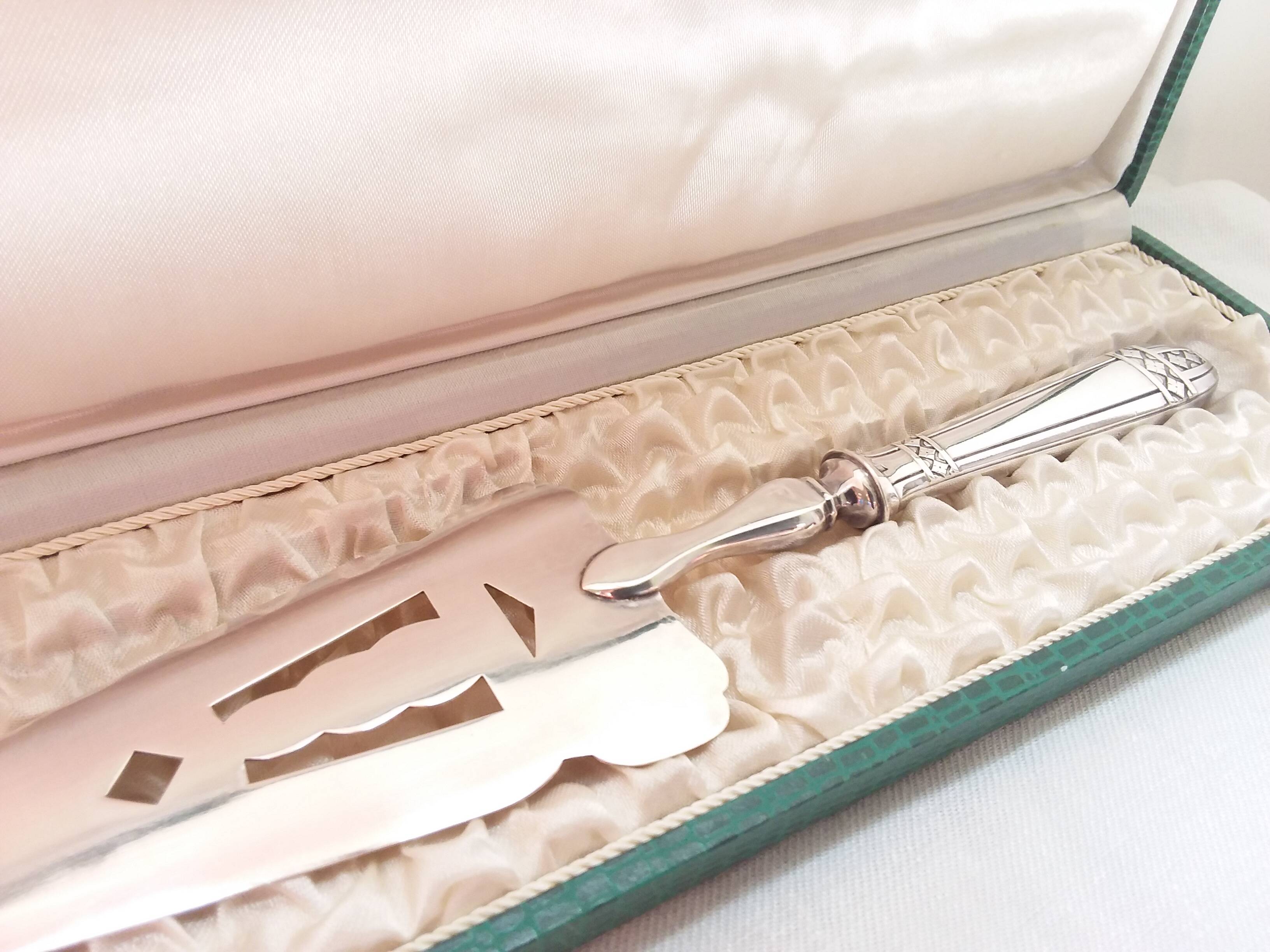 1940 Art Deco silver-plated pie server in its case