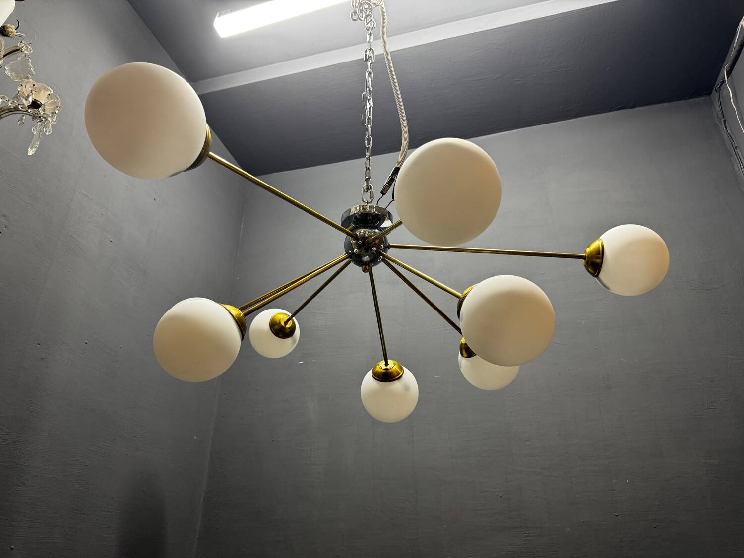Post-Modern Sputnik Chandelier in Brass and Opaline Glass, Italy, 1980