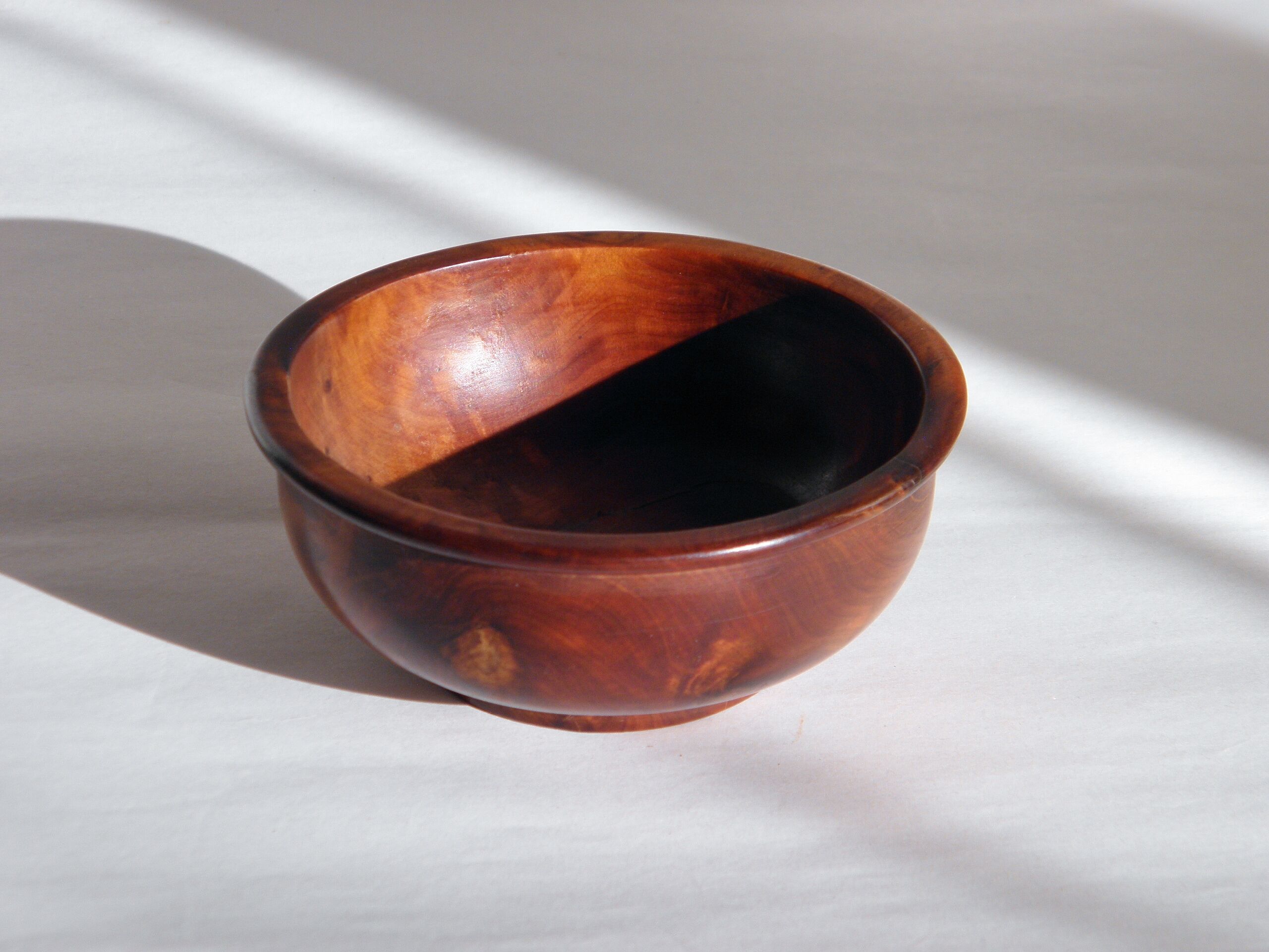 Trinket bowl in thuya magnifying glass 10 cm