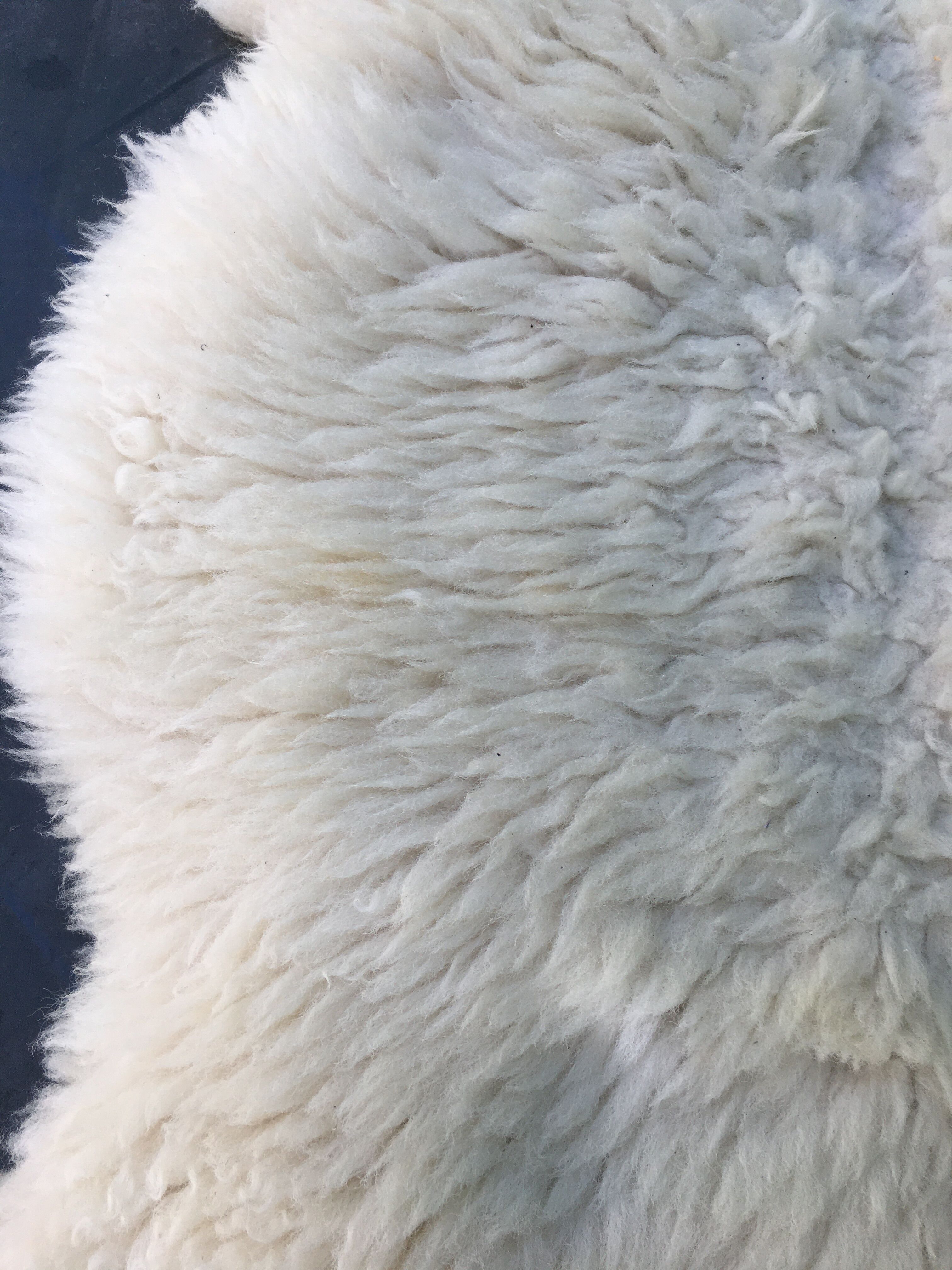 Thick and natural sheepskin 100 cm x 60 cm