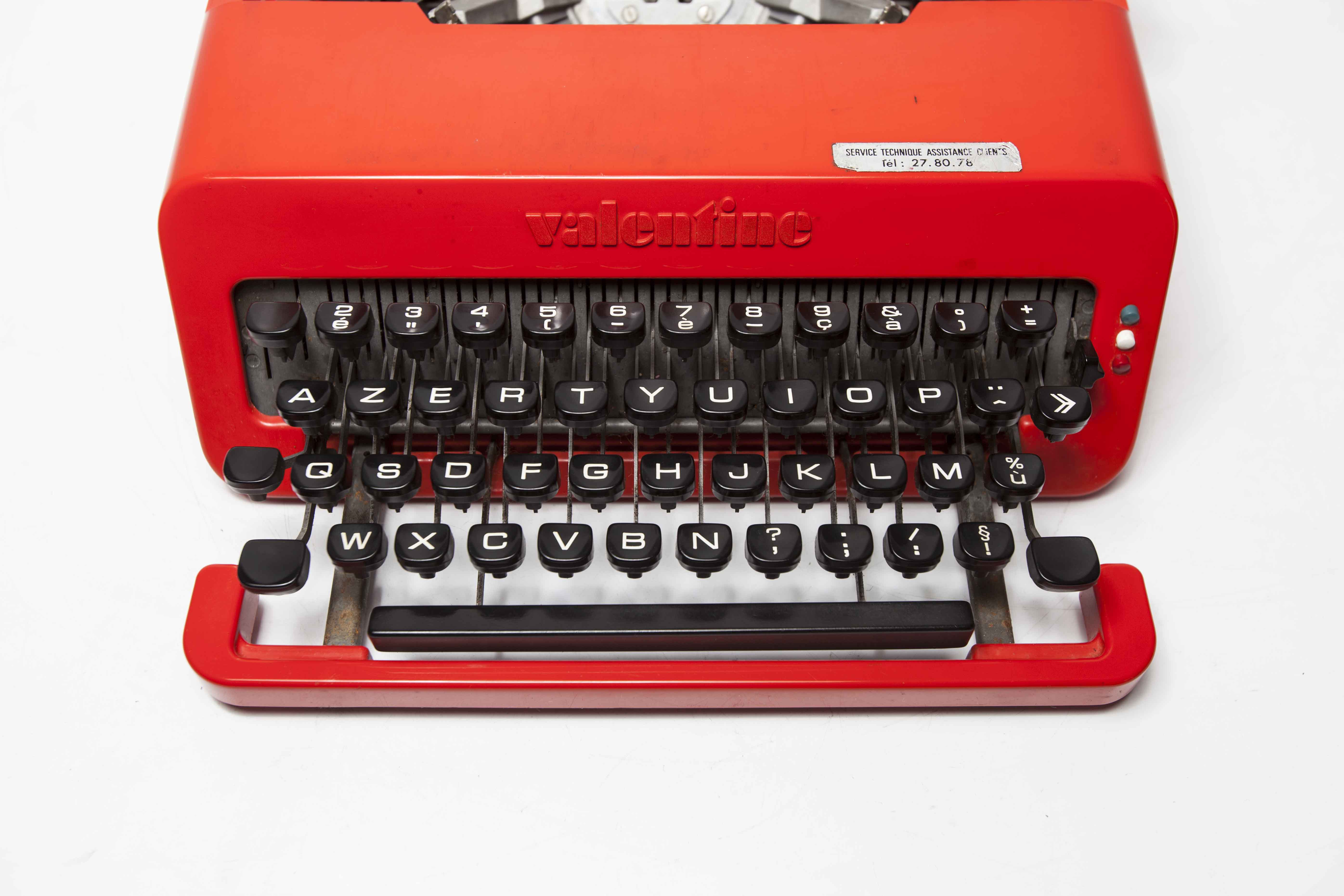 Typewriter Olivetti Valentine 1970