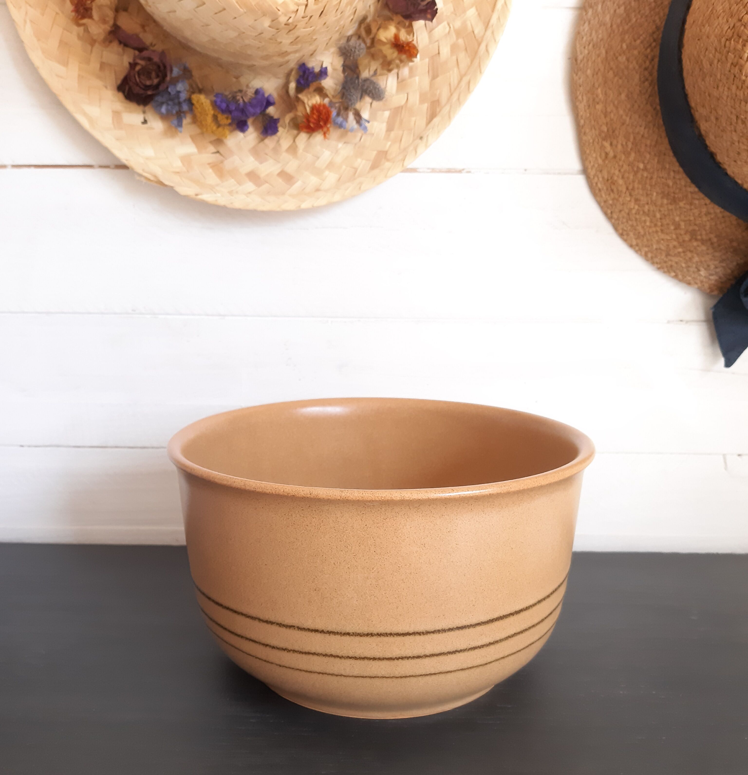 Stoneware salad bowl