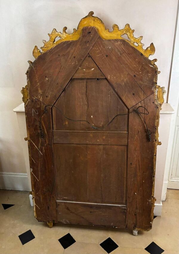 Miroir en bois doré style Louis XV, fin XVIIIème