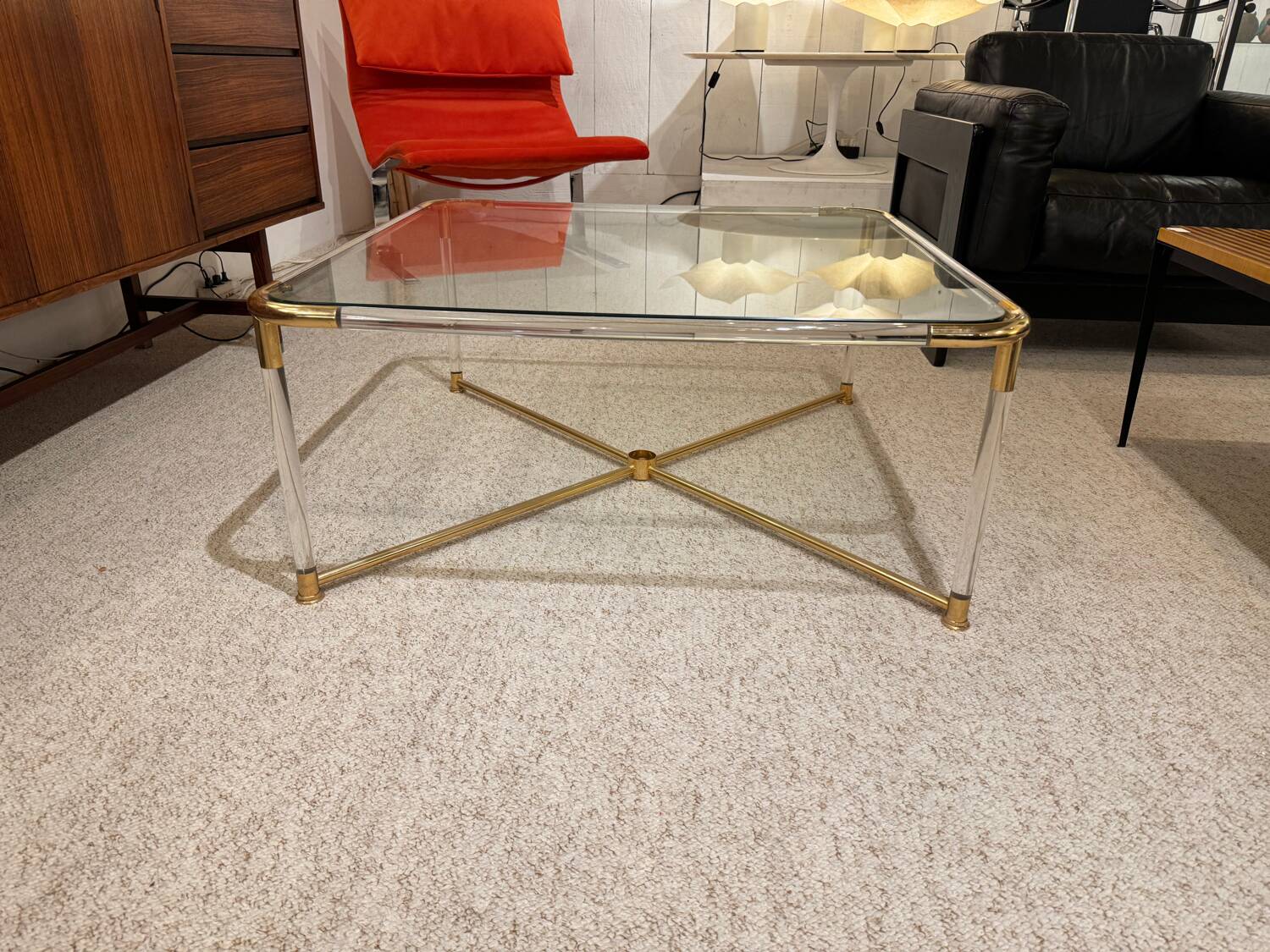 Coffee table and its 4 associated nesting tables in plexiglass and gold metal