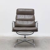 Early pair of Eames 'EA216' swivel lounge chairs by Herman Miller, 1960s