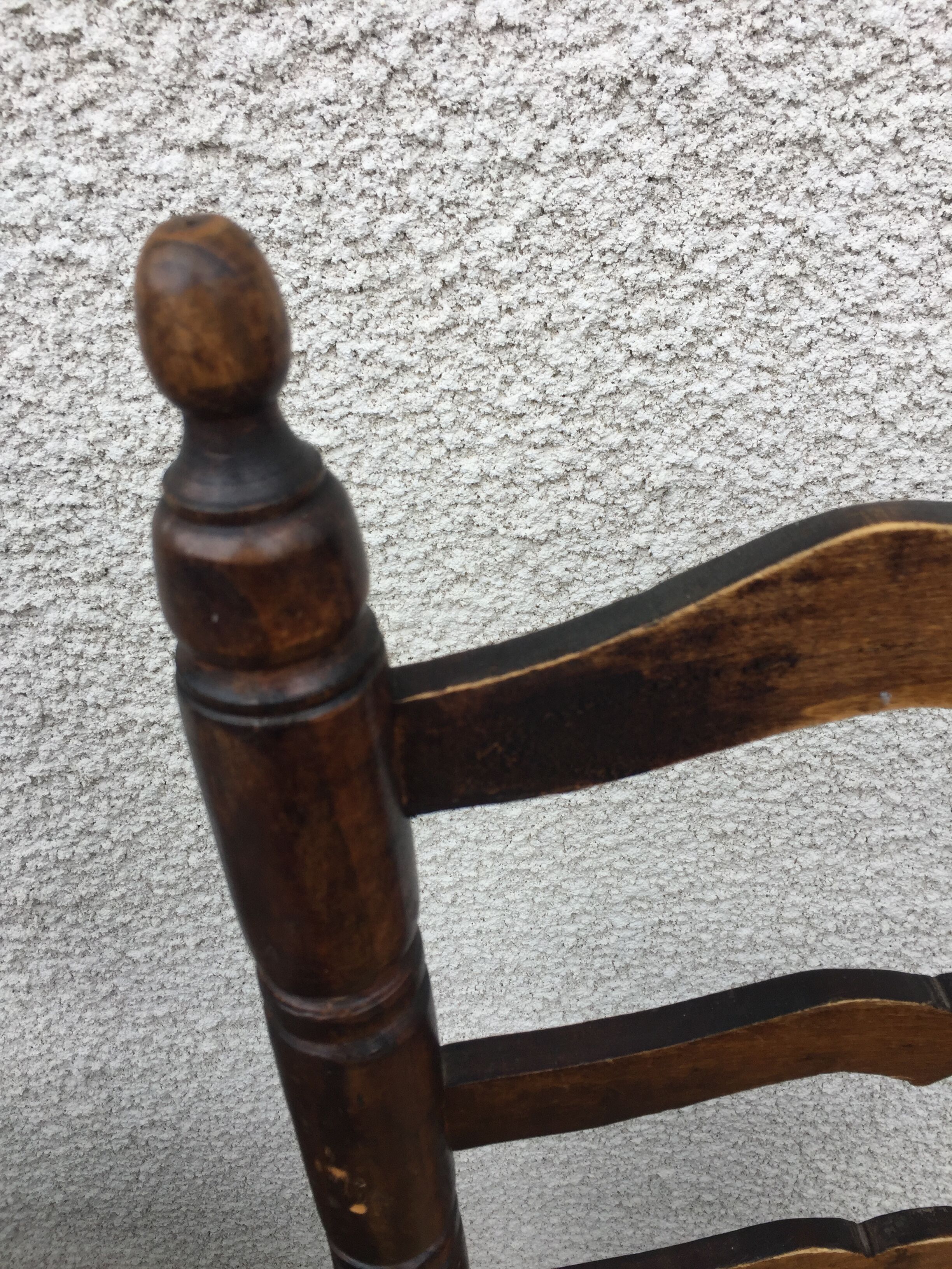 8 mulched country chairs