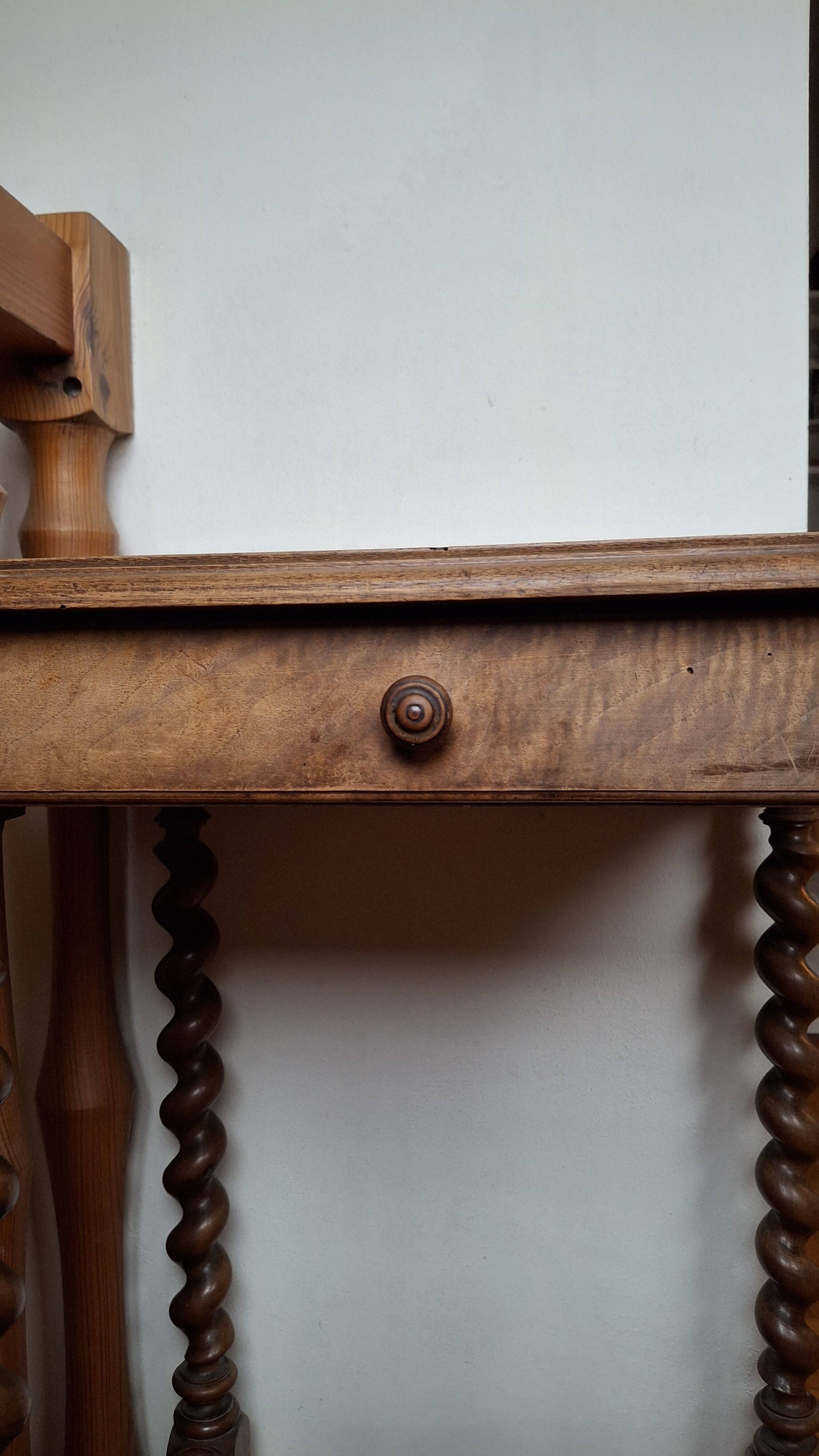 Side table, Louis XIII style console in walnut.