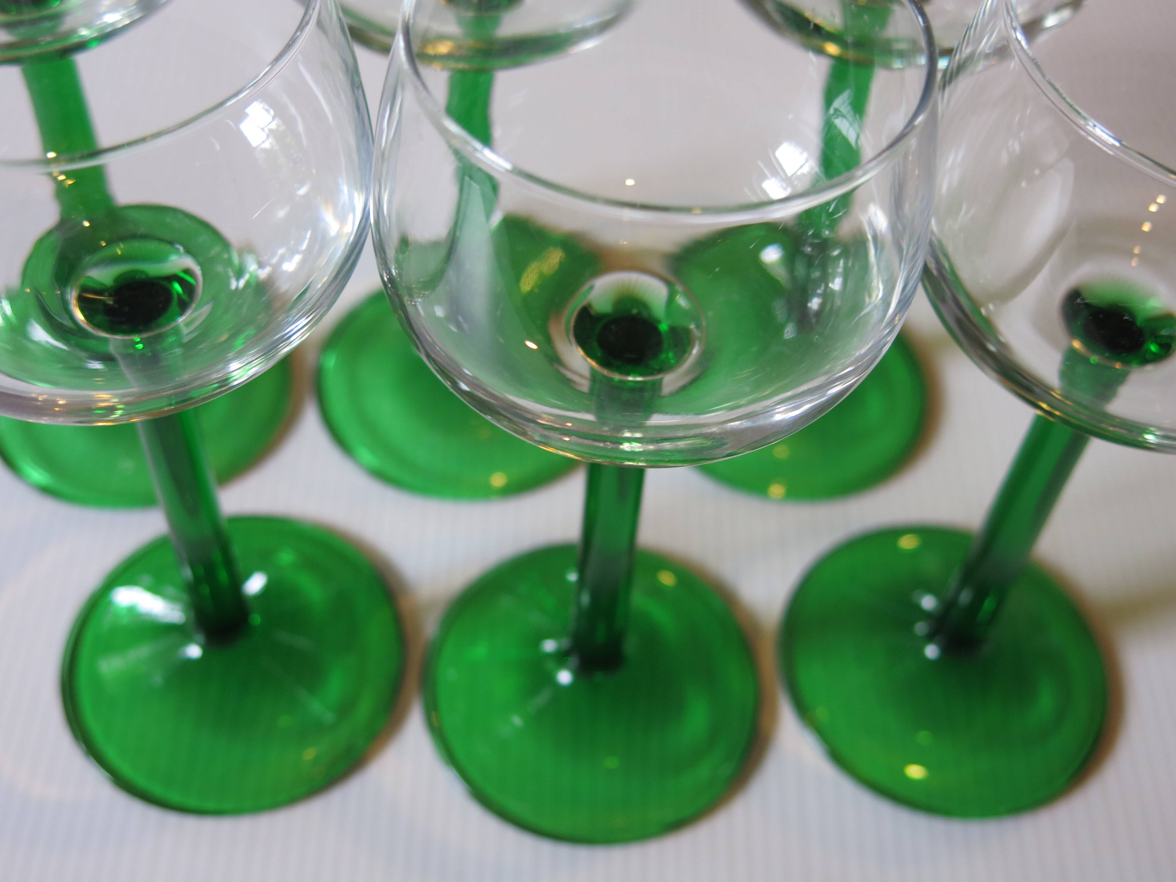 6 glasses of white wine from Alsace in very good condition.