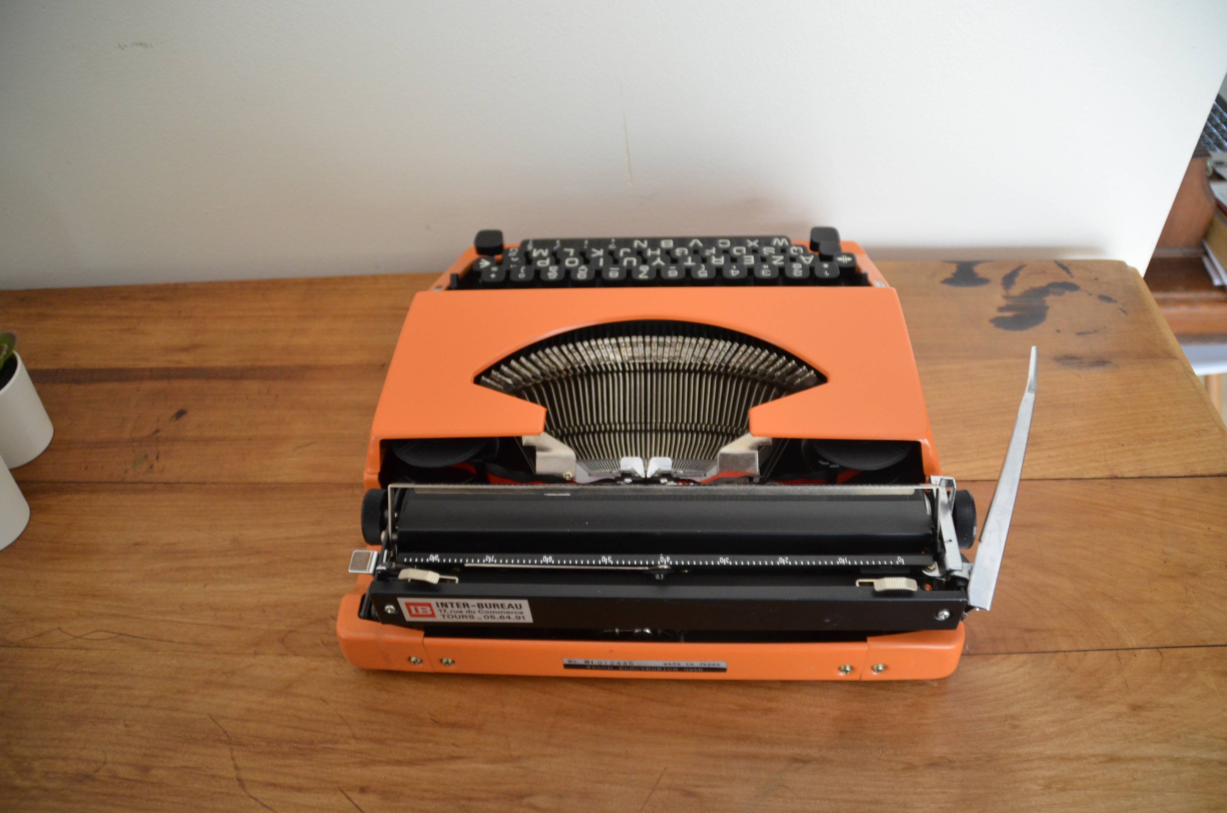 Welco functional 200 typewriter