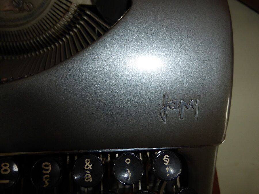 Machine to write portable Japy