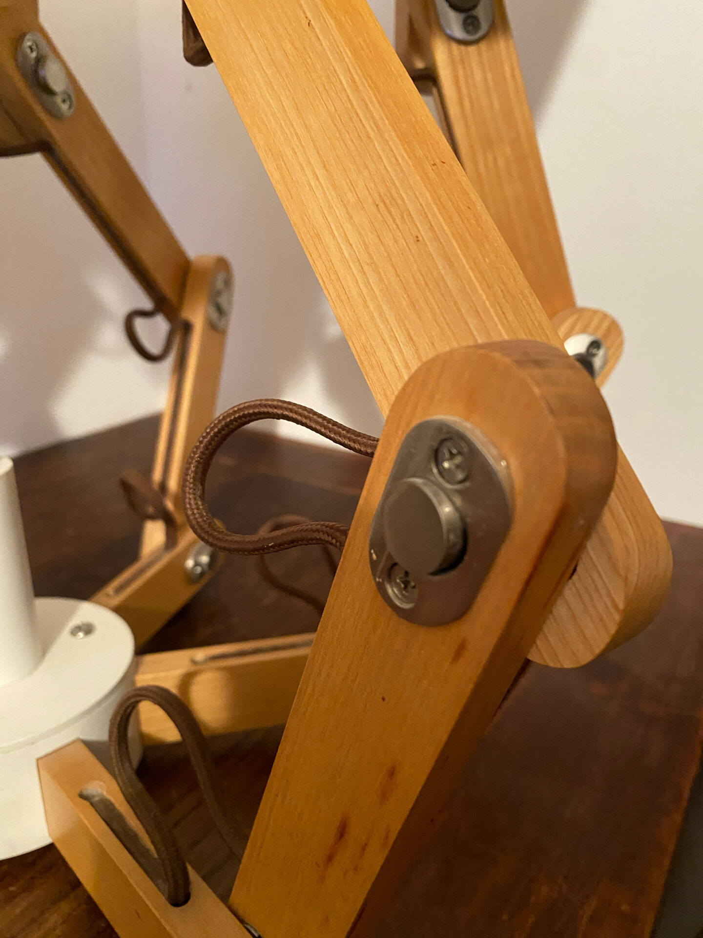 Lustre scandinave avec bras articulés