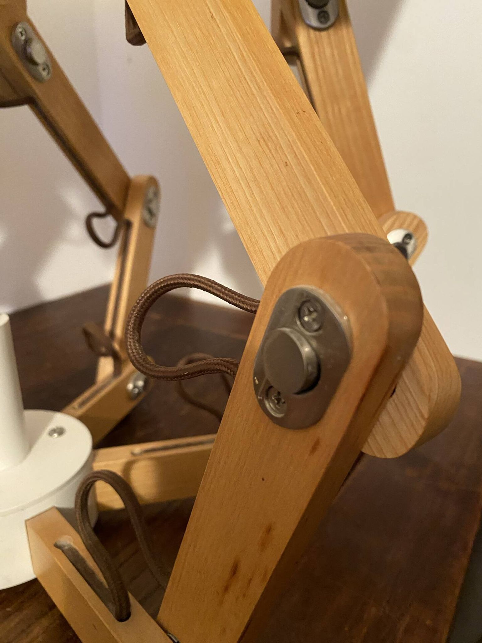 Scandinavian chandelier with articulated arms