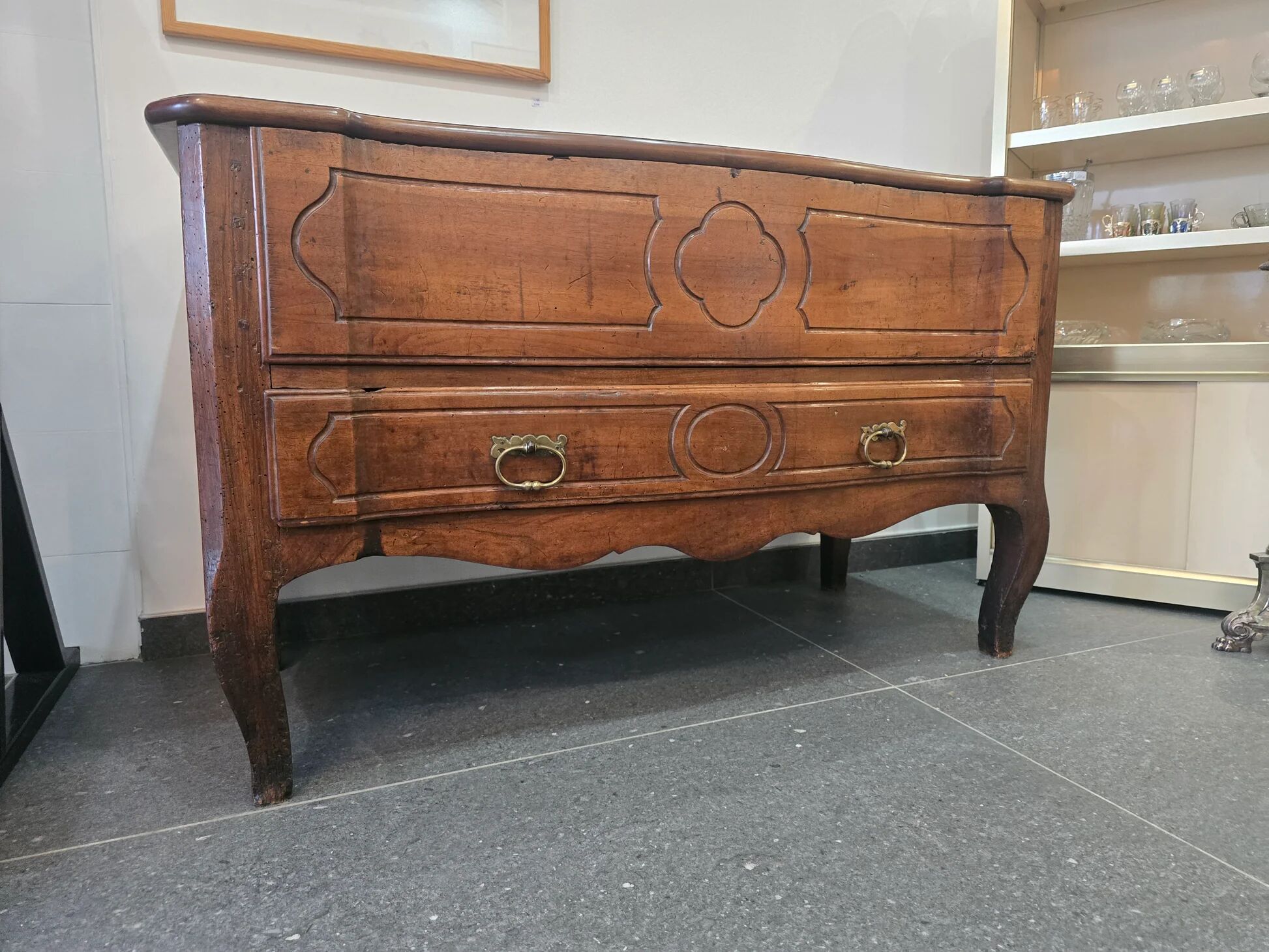Regional walnut commode, Louis XV style – late 18th / early 19th century