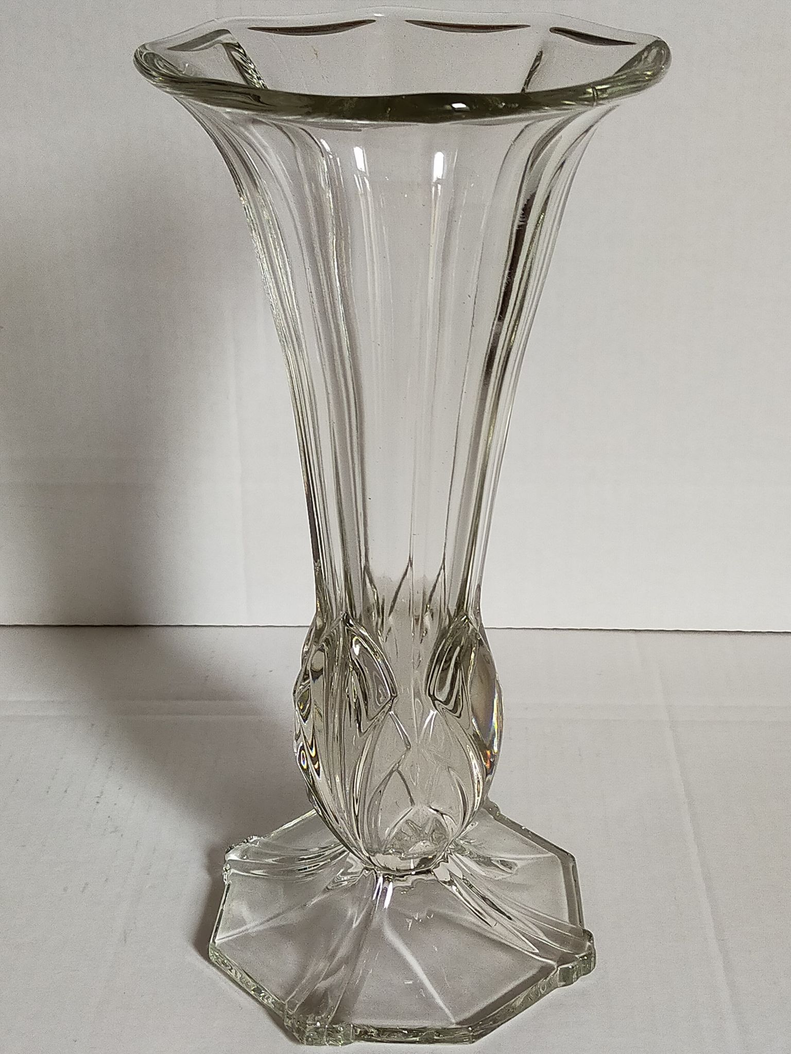 Art-Deco high foot vase in molded crystal early twentieth century
