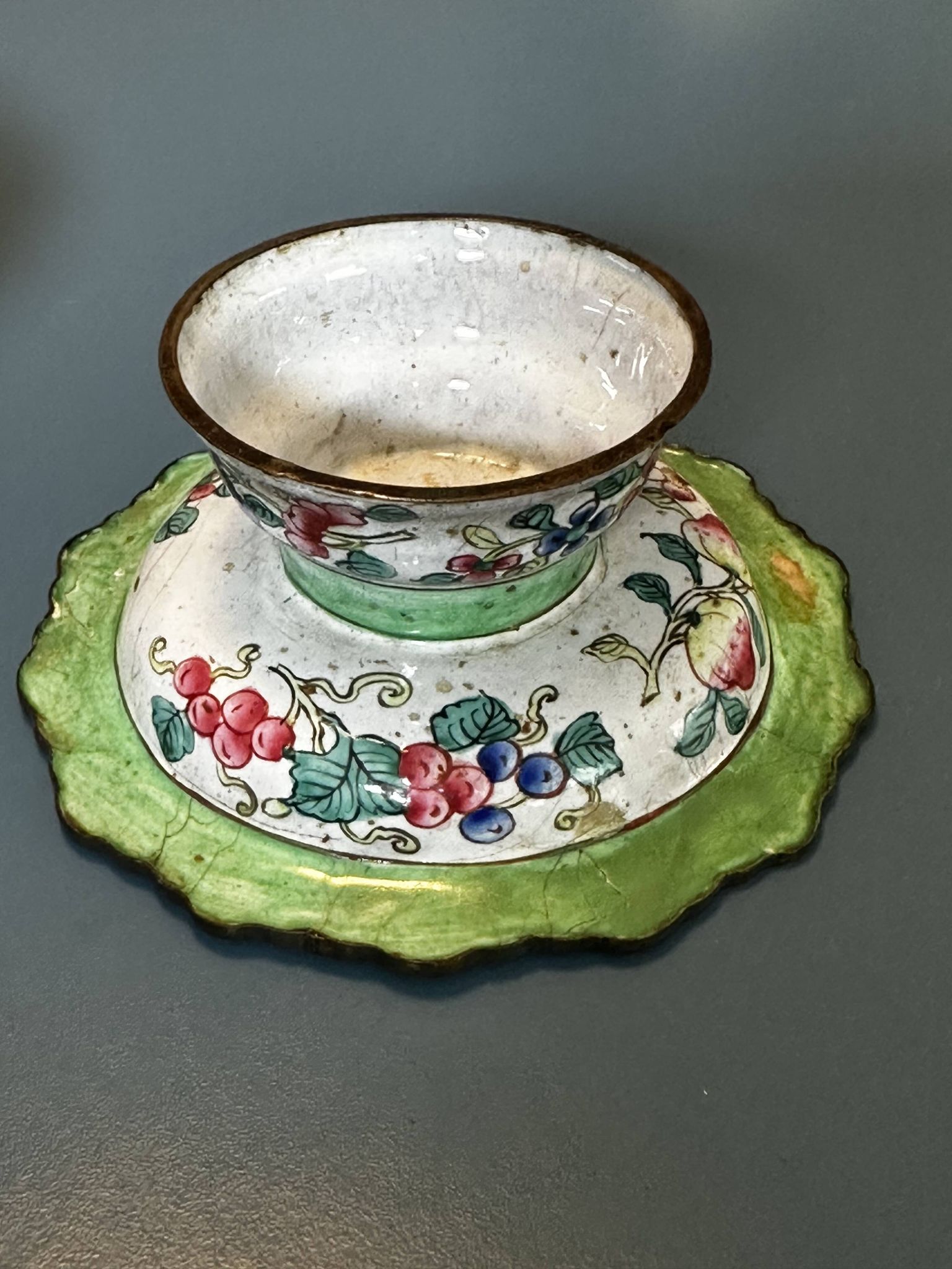 Pair of footed bowls in Canton enamel – China – floral decoration – F