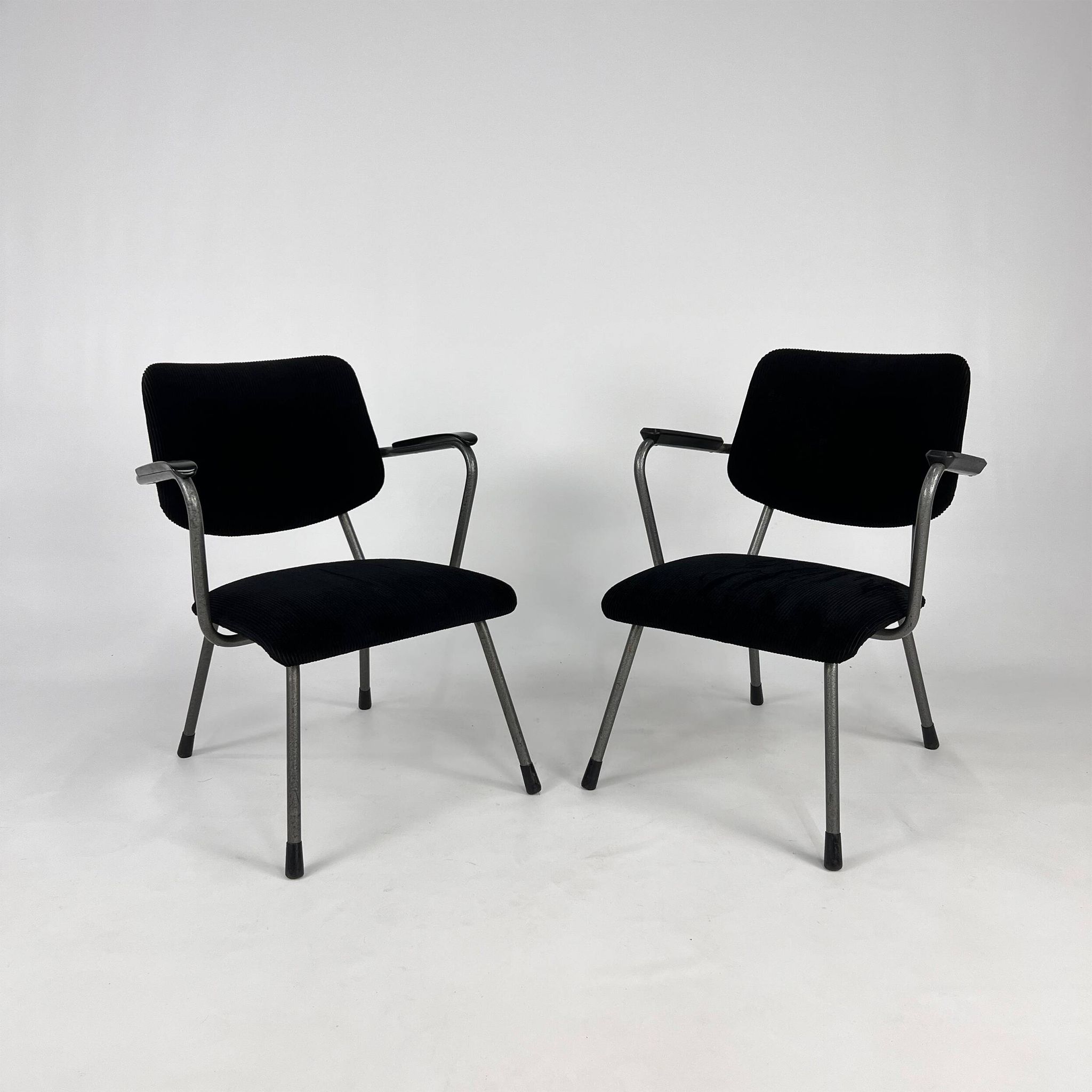 Set of 2 Gispen R5 Lounge Chairs, 1960s