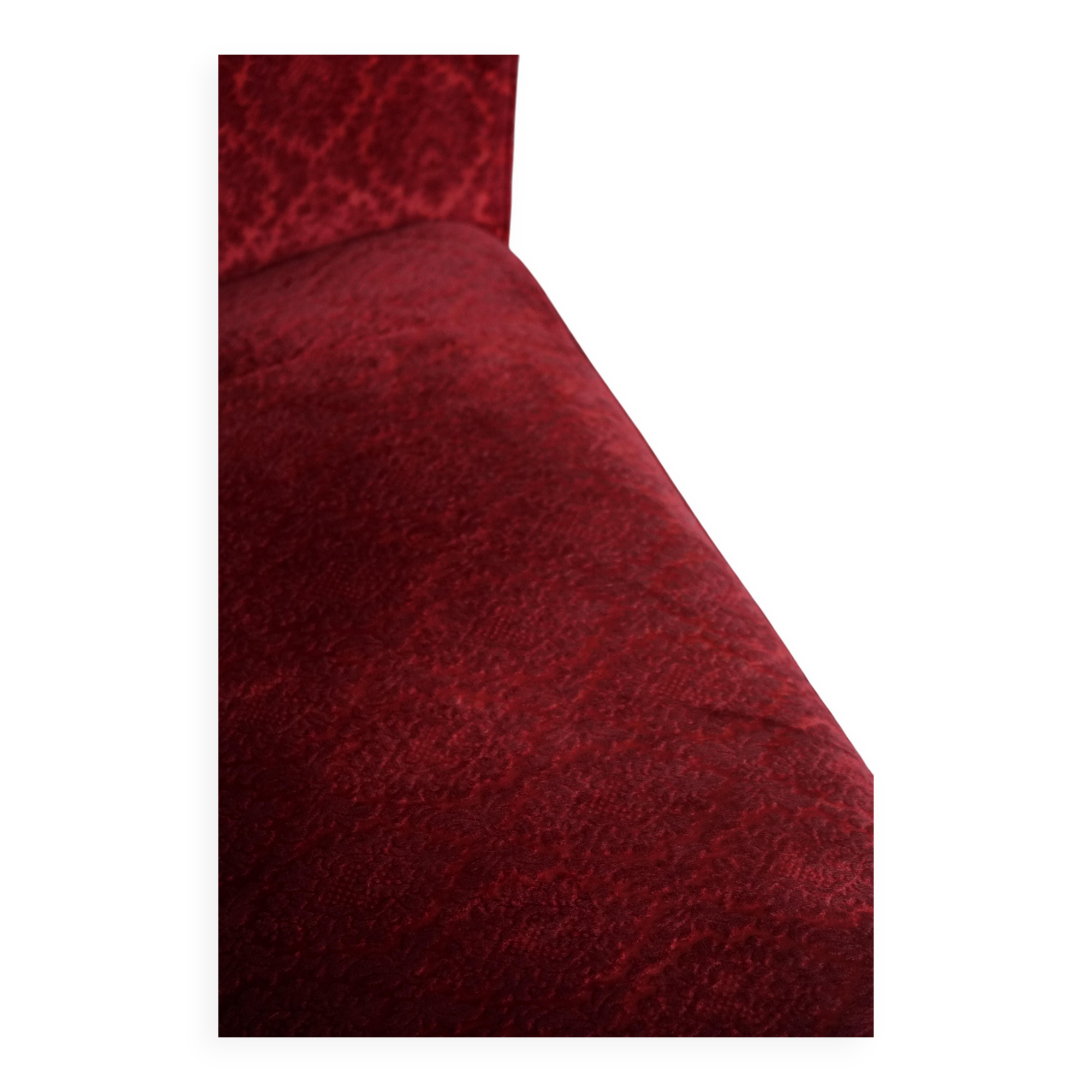 Modern Danish canapé, 3-seater in red velvet, Fritz Hansen style, 1940s.