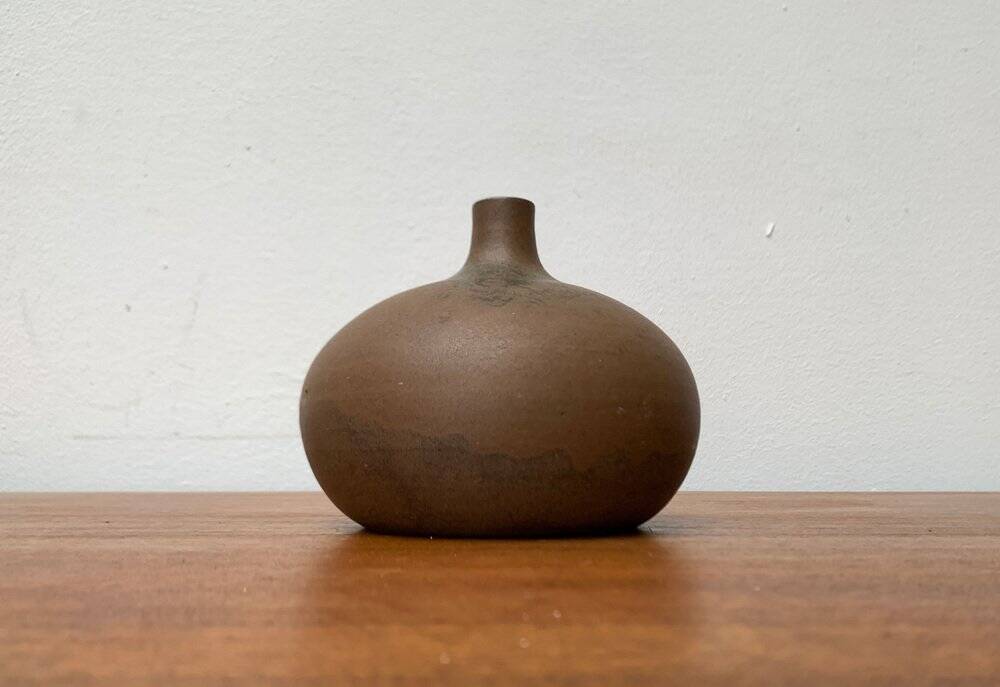 Minimalist ceramic vase from a German studio by Siegfried Gramann for Töpferhof Römhild, 1960s.