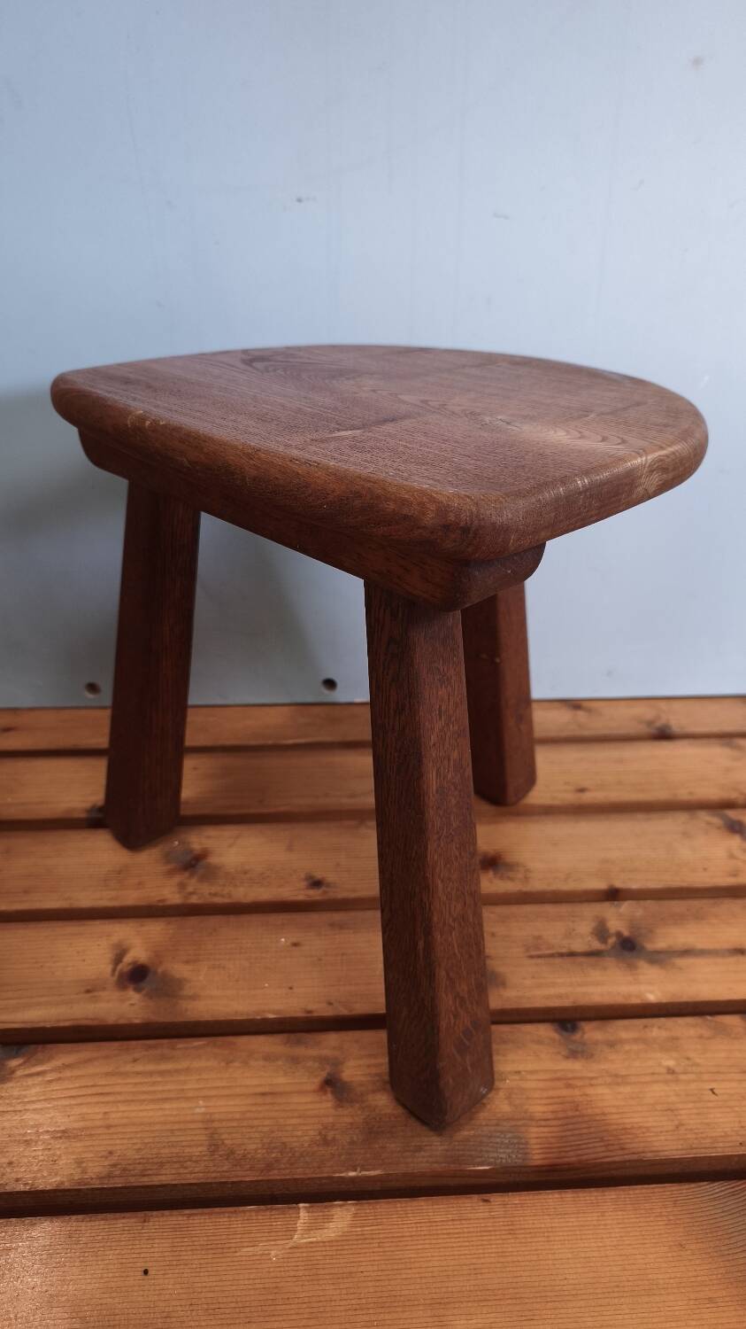 Tabouret tripode chêne massif - brutaliste