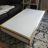 Table basse bois laqué blanc, laiton doré