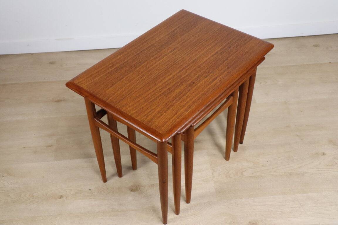 Tables gigognes scandinave en teck, 1960