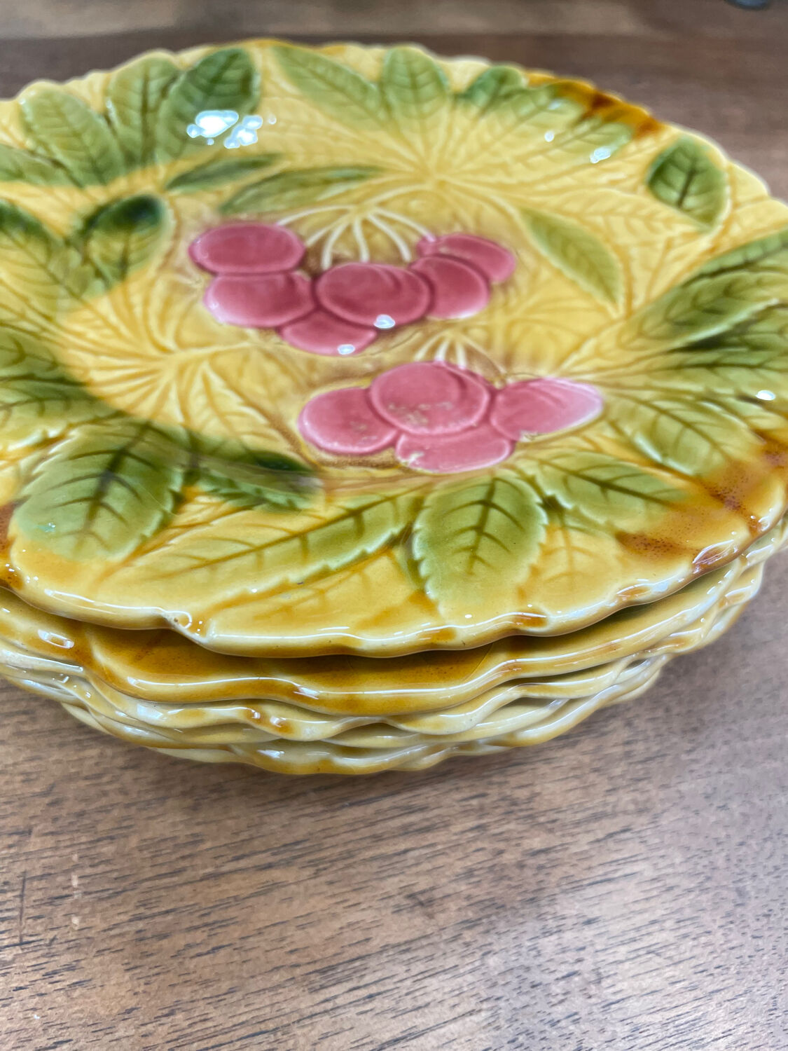 6 dessert plates in Sarreguemines barbotine.