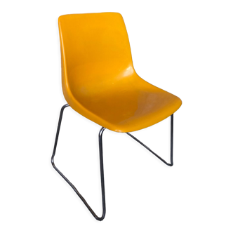 Grosfillex shell chair