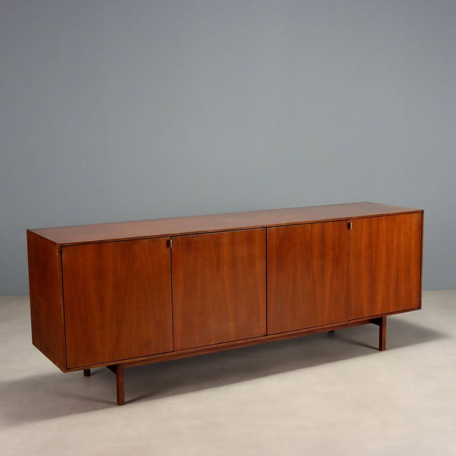 Vintage low sideboard in walnut veneer, Italian design, 1960s original