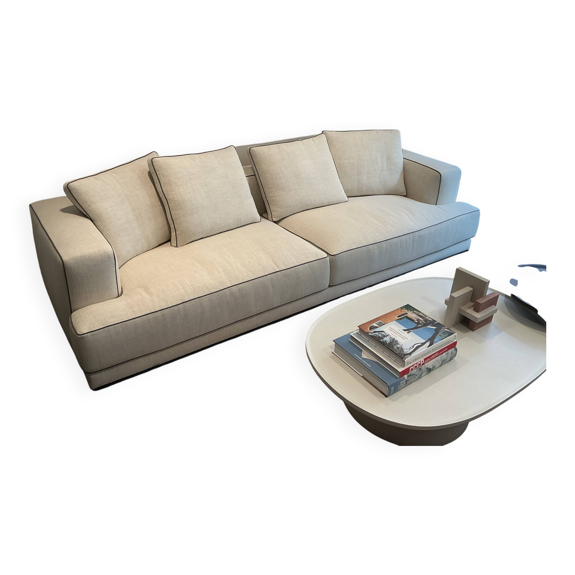 Augusto exhibition sofa from the Molteni brand