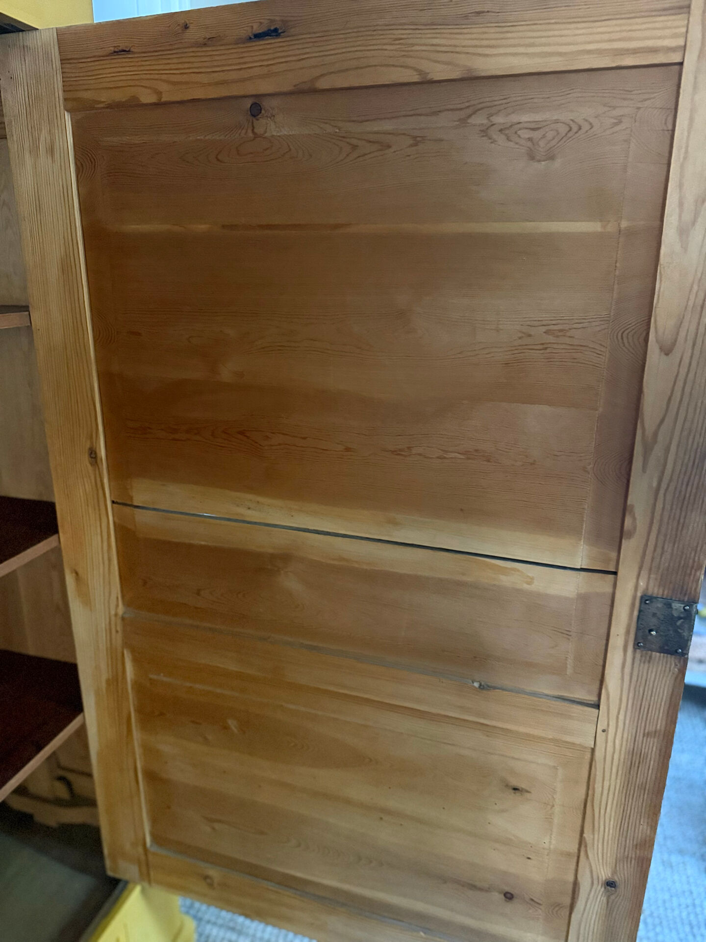 Armoire bonnetière bois massif