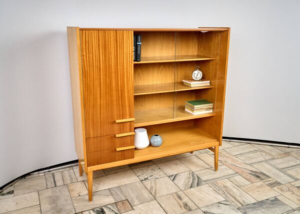 Vitrine vintage par František Mezulánik pour Up Závody, années 1970