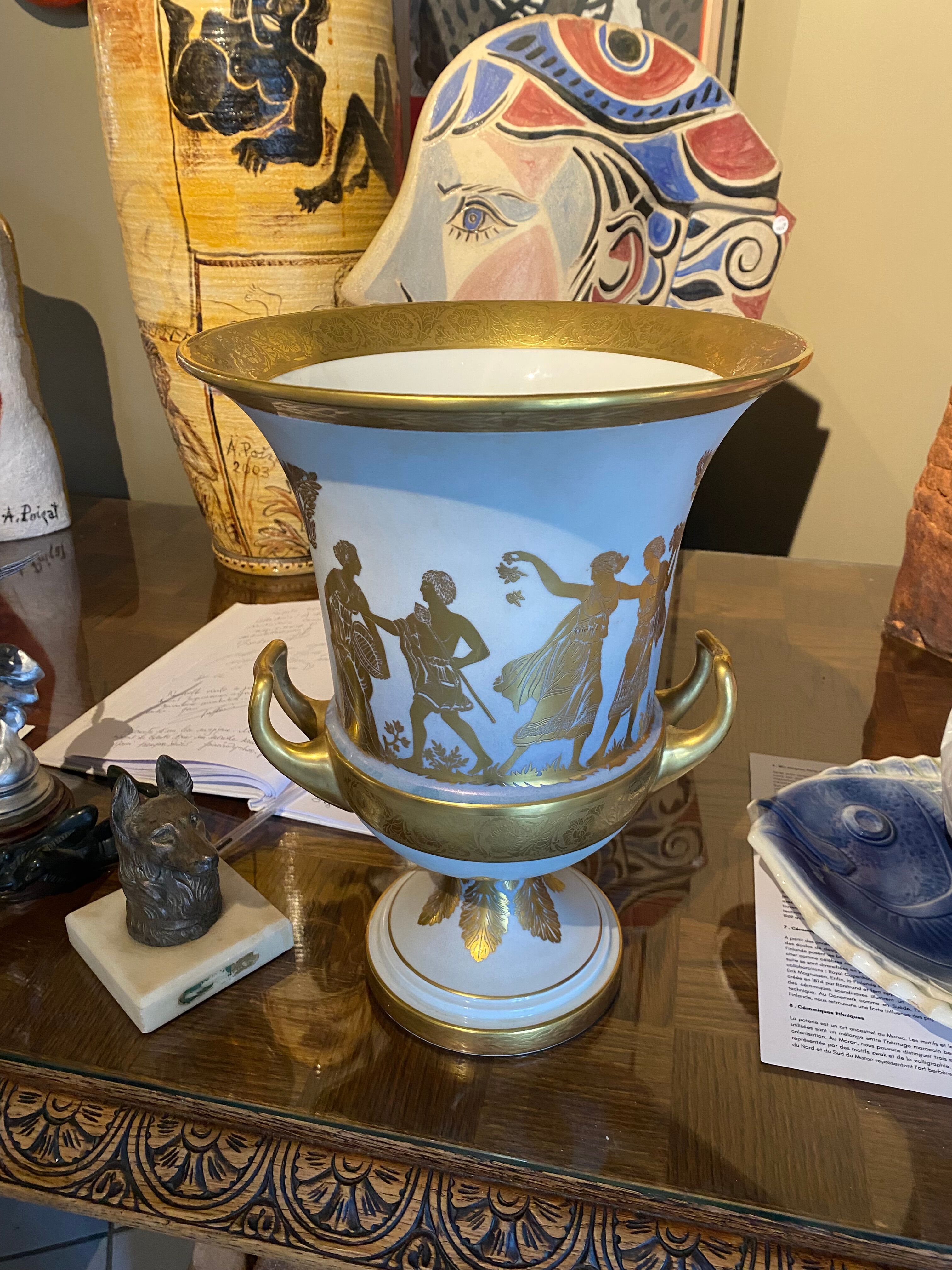 Medici vase in Italian porcelain and gilded with gold