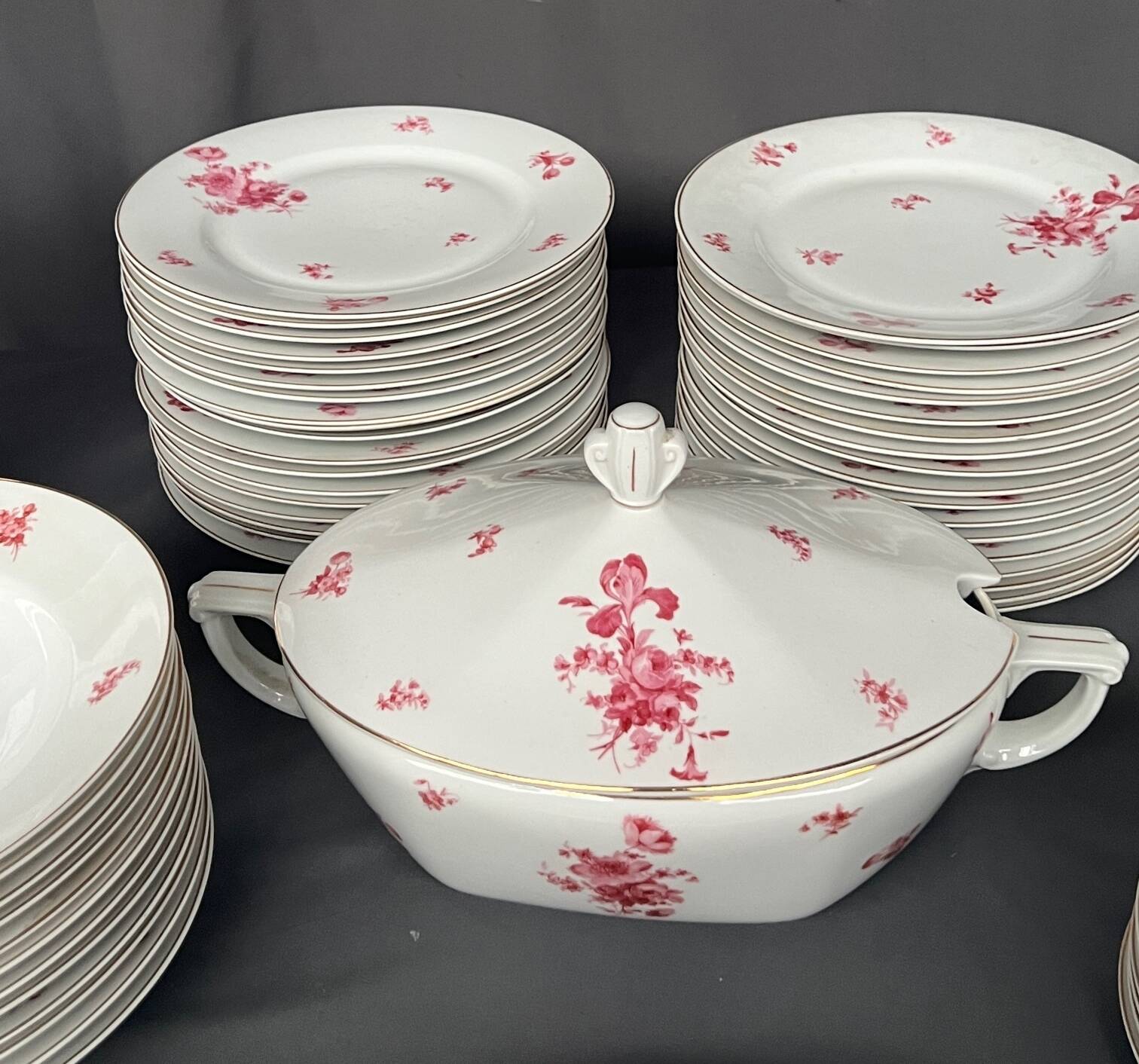 Thun. Bohemia. Dinner service for 12 people.