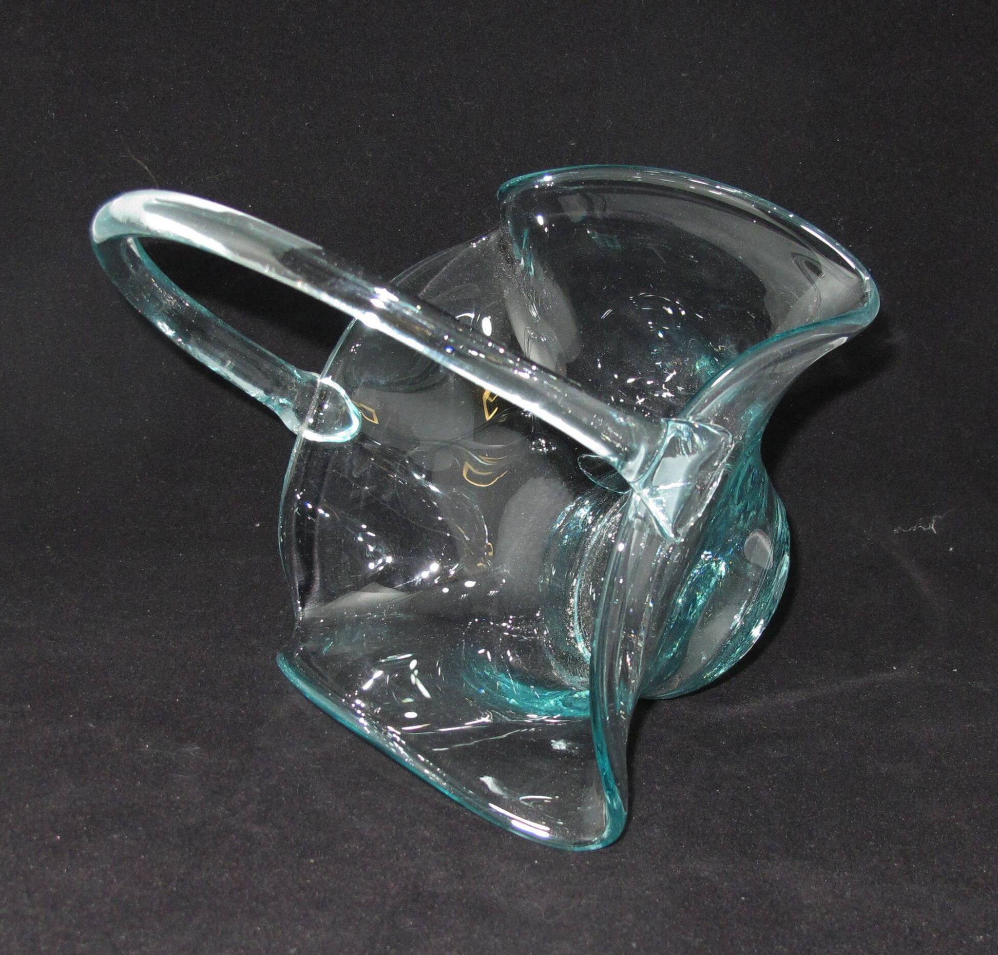 Corbeille en verre forme panier