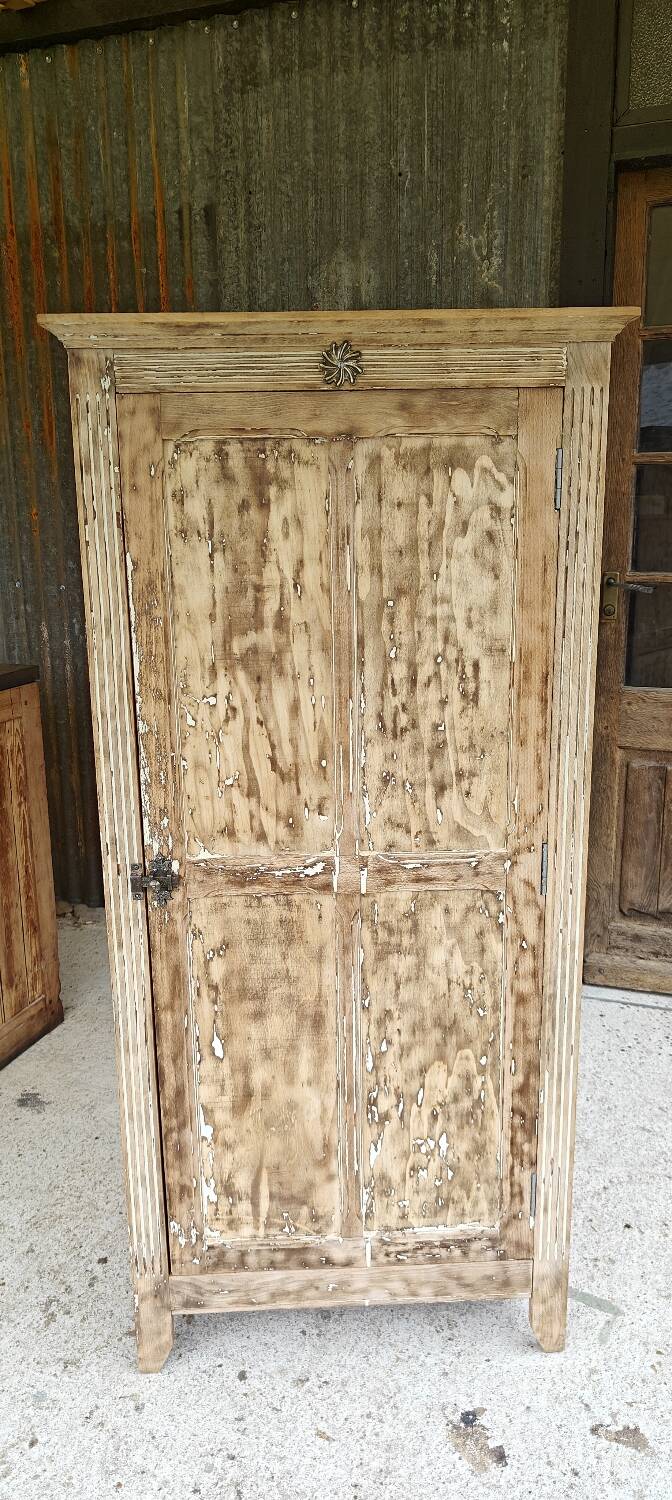 Parisian bonnetière wardrobe