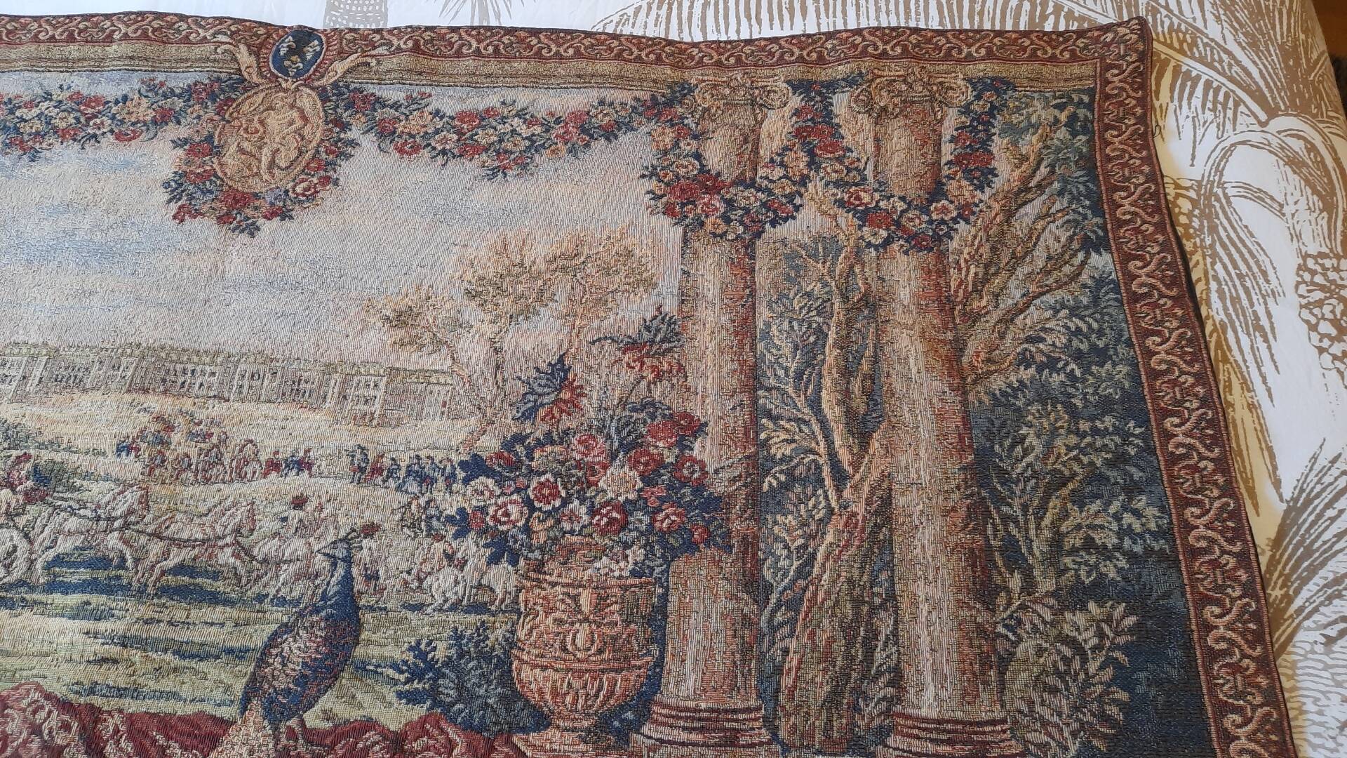 Tapisserie d'halluin " scène de cour au paon"