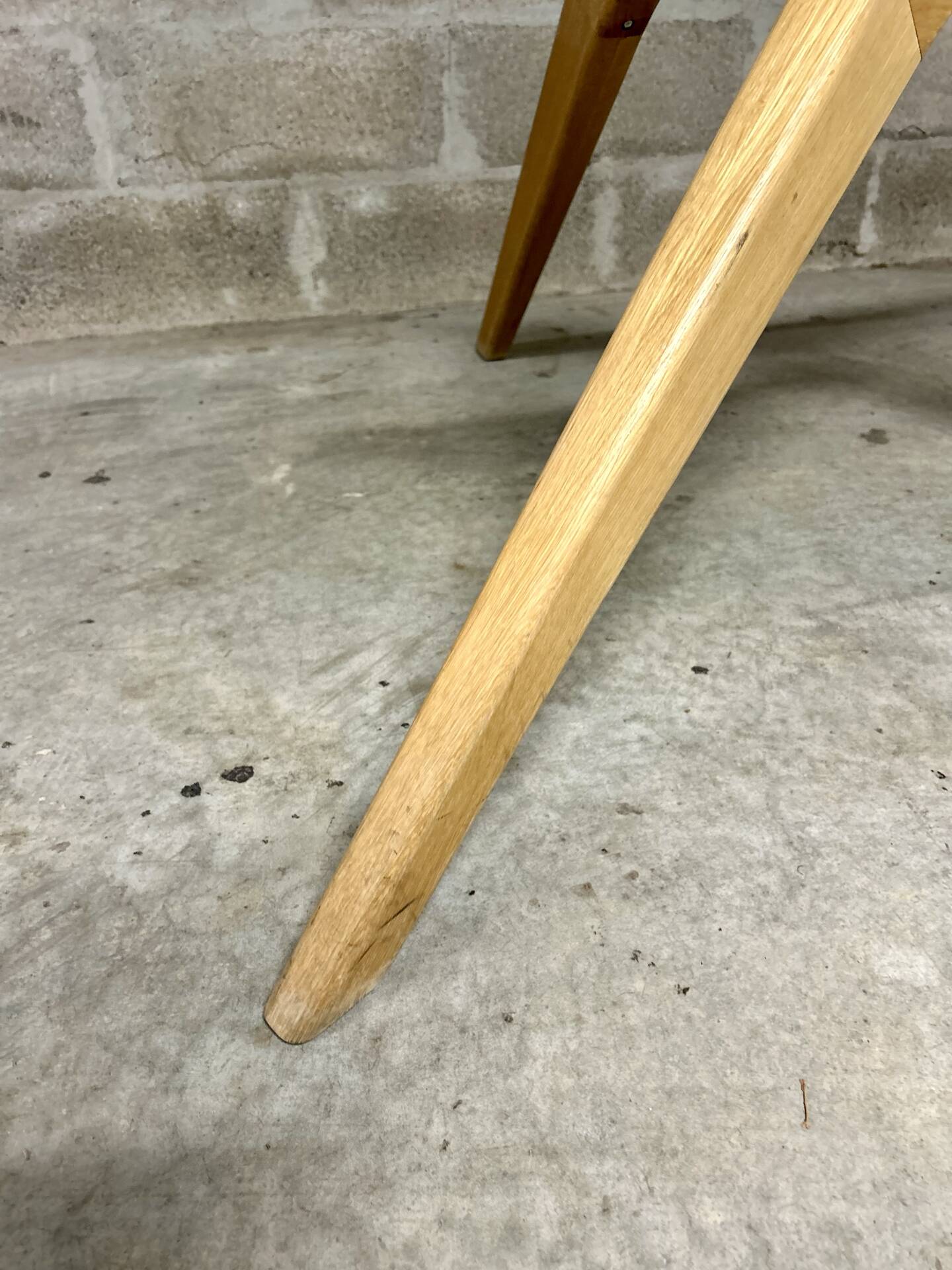 Table en bois et verre AMPM 130 cm