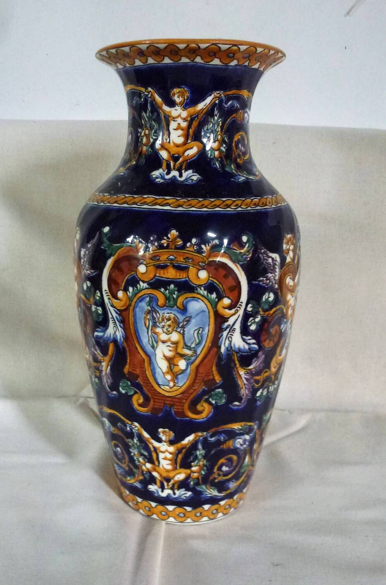 Blue vase gien