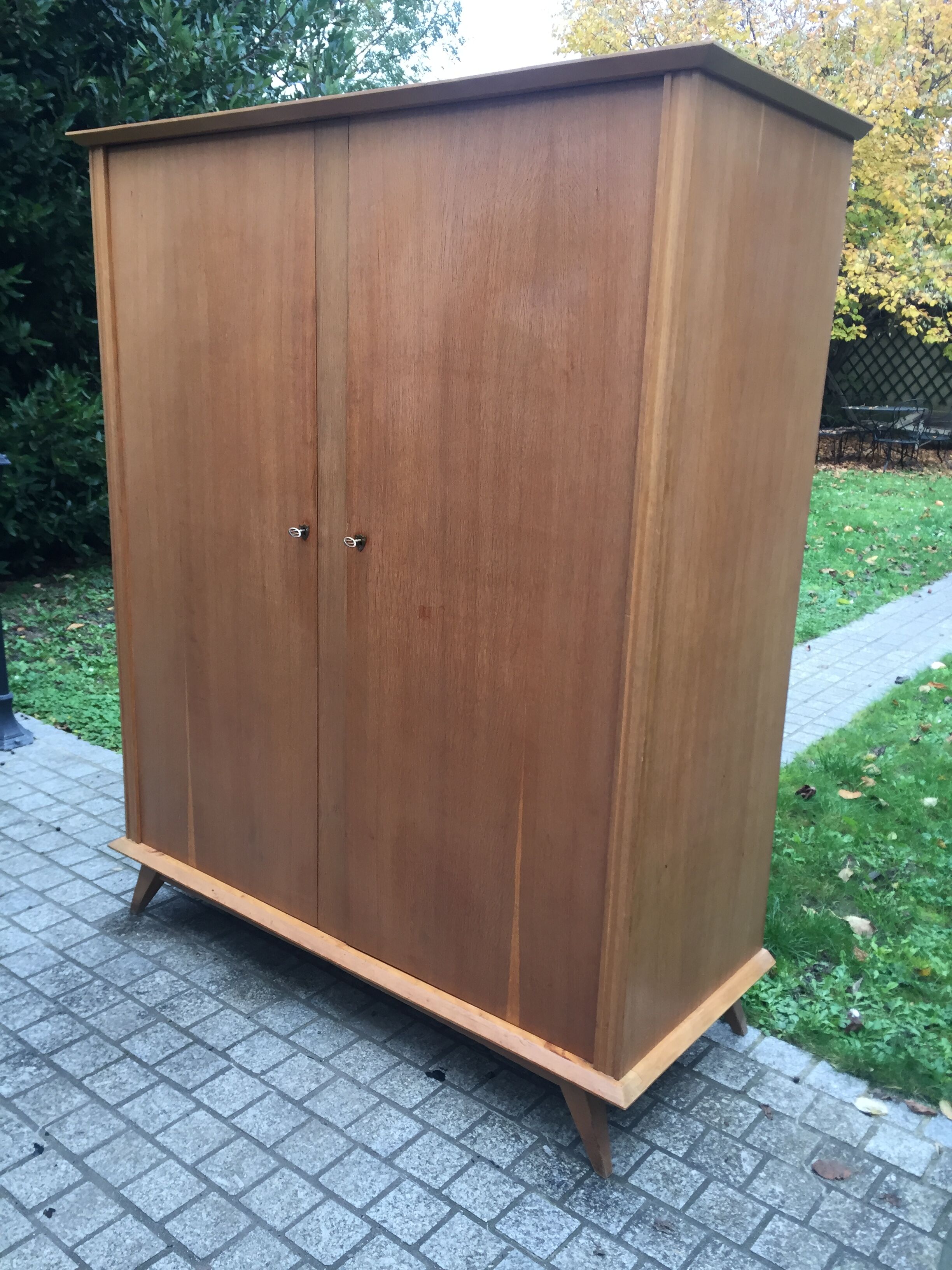 Armoire vintage 1950 pieds compas