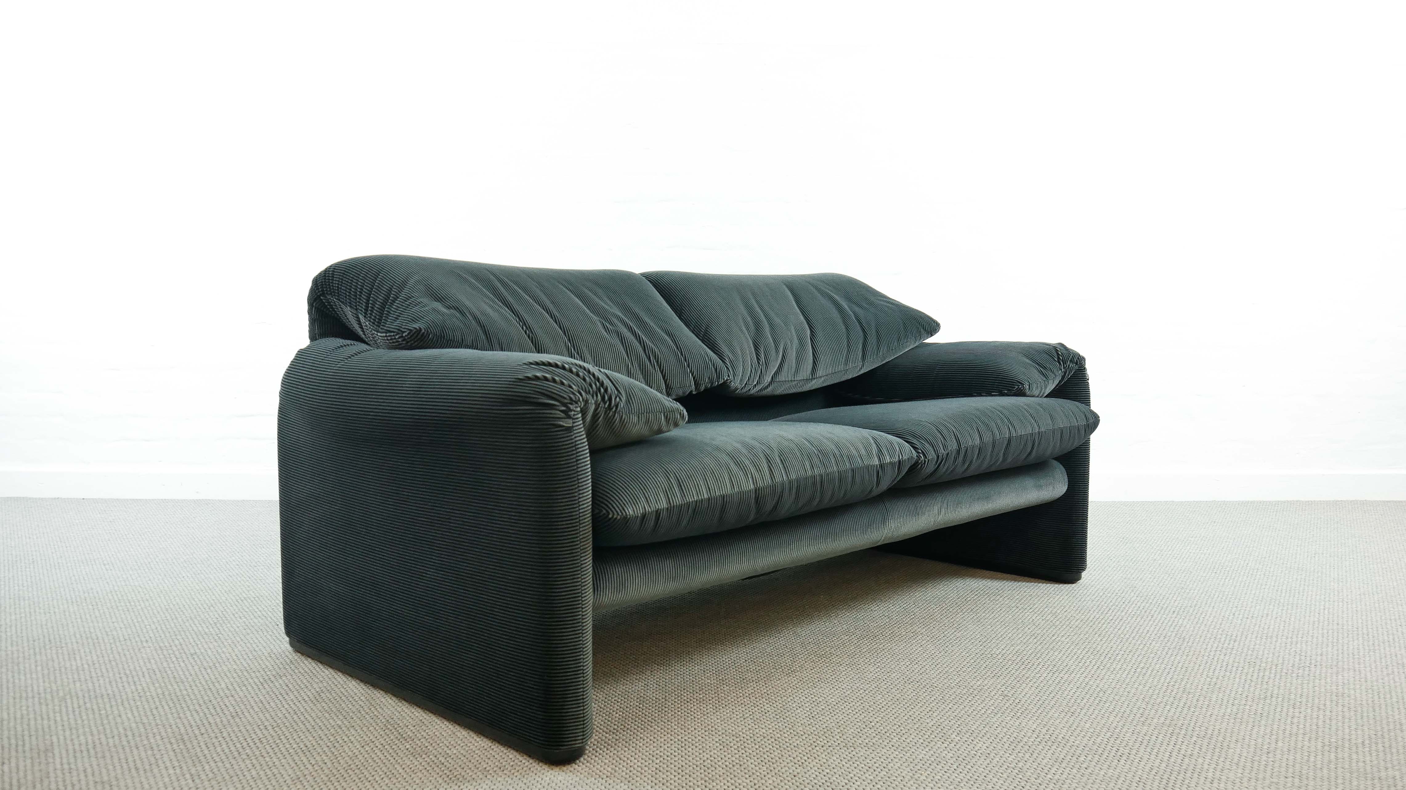 Maralunga 2seater sofa in dark grey striped fabrics by Vico Magistretti for Cassina