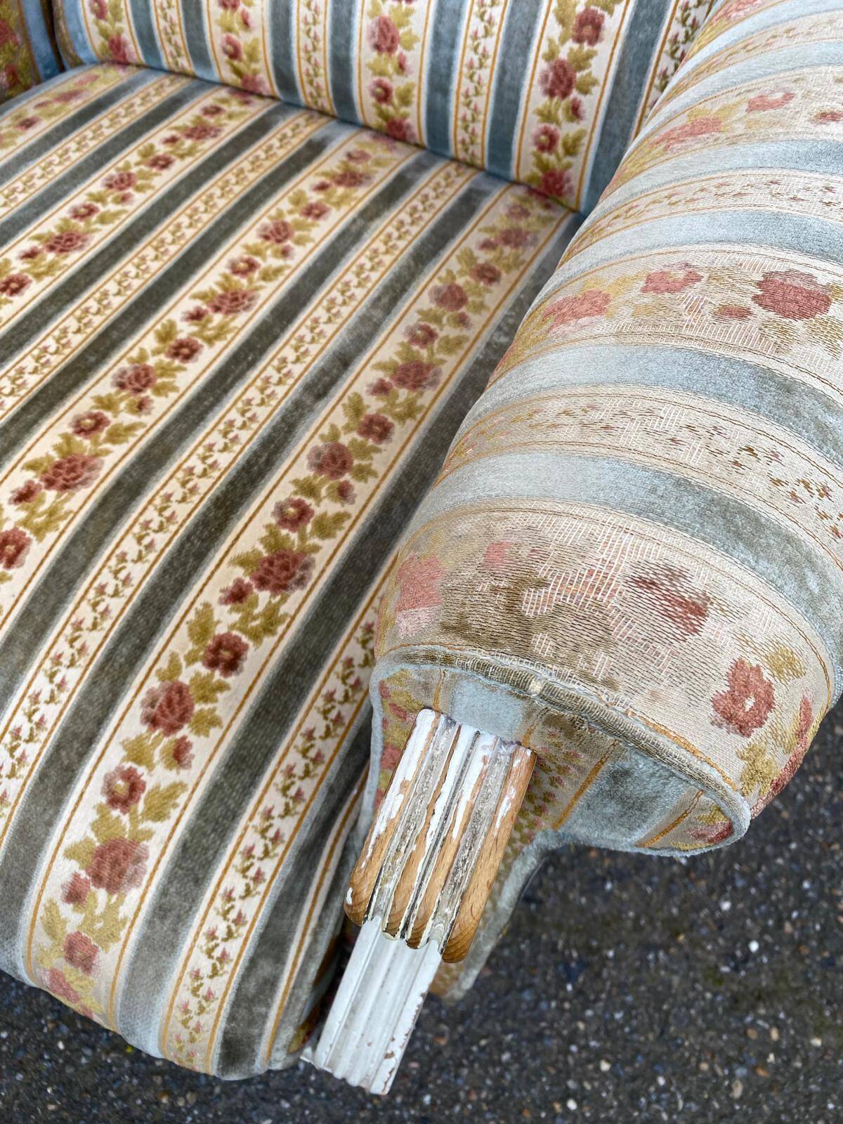 2 Louis XVI bergère armchairs in solid wood with beige and blue embroidered fabric.
