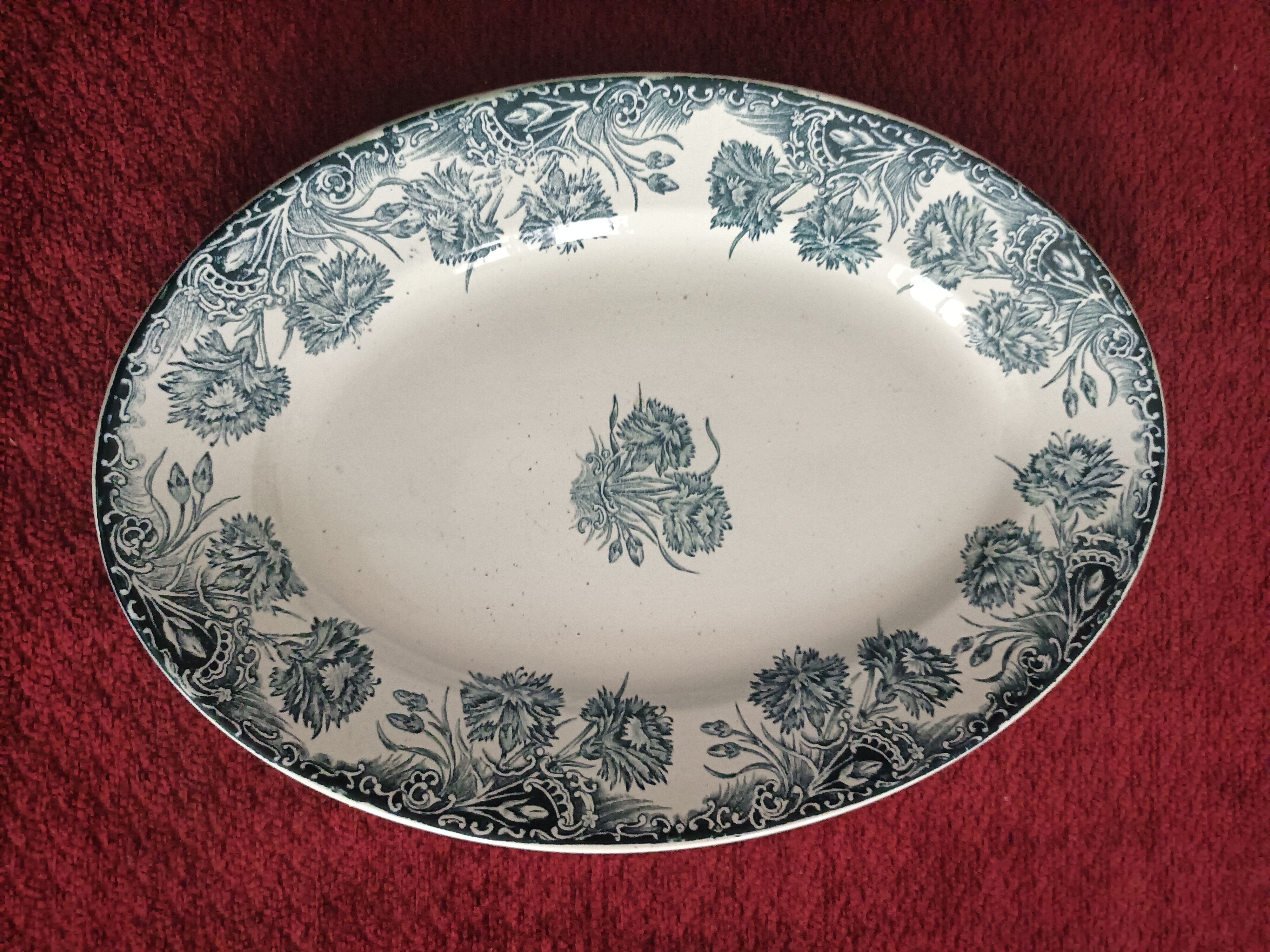 Ancient porcelain dish " Terre de Fer -Moulin des Loups " carnation models.
