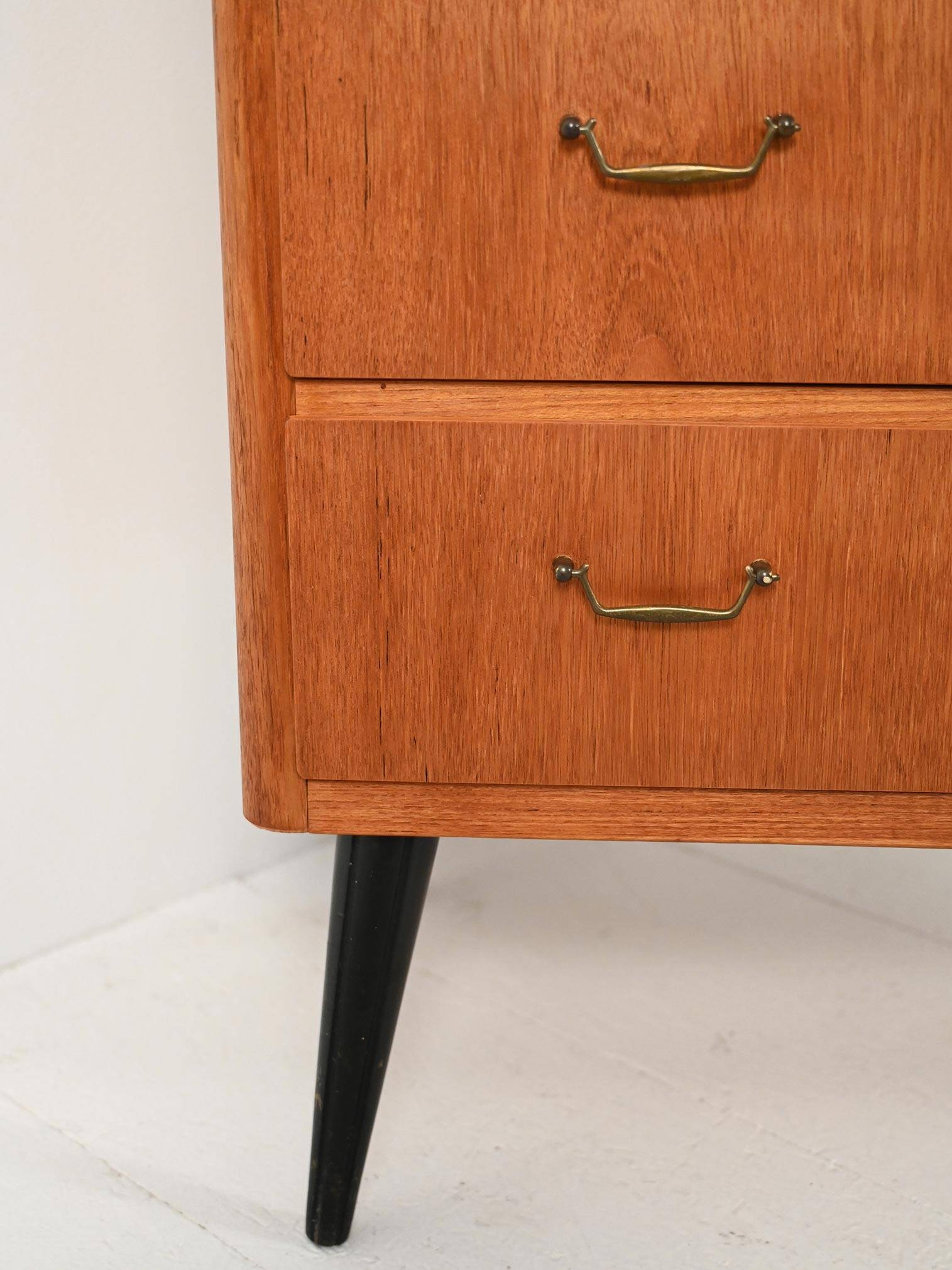 Commode scandinave en teck avec pieds noirs