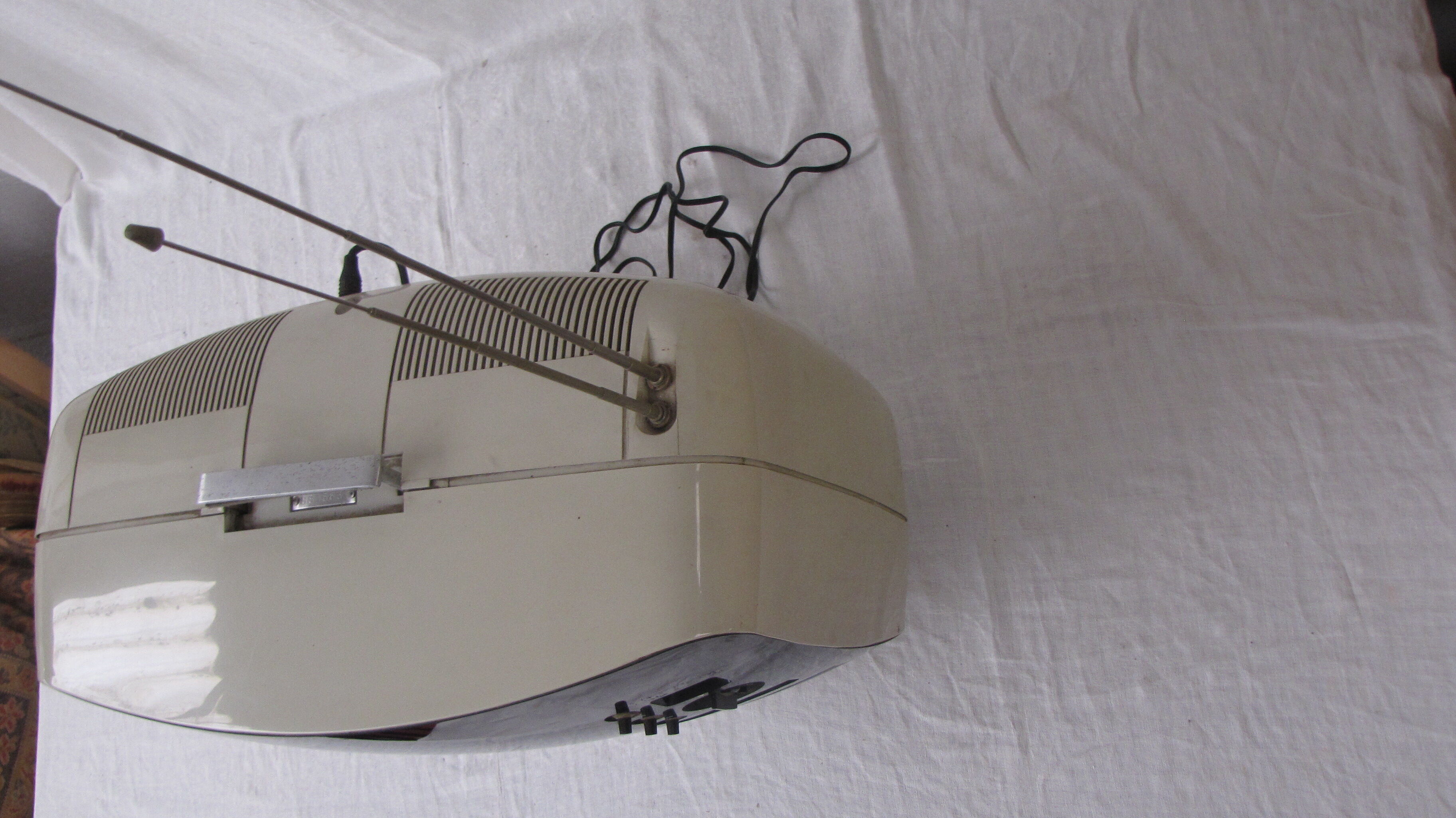 Teleavia P 111 Television