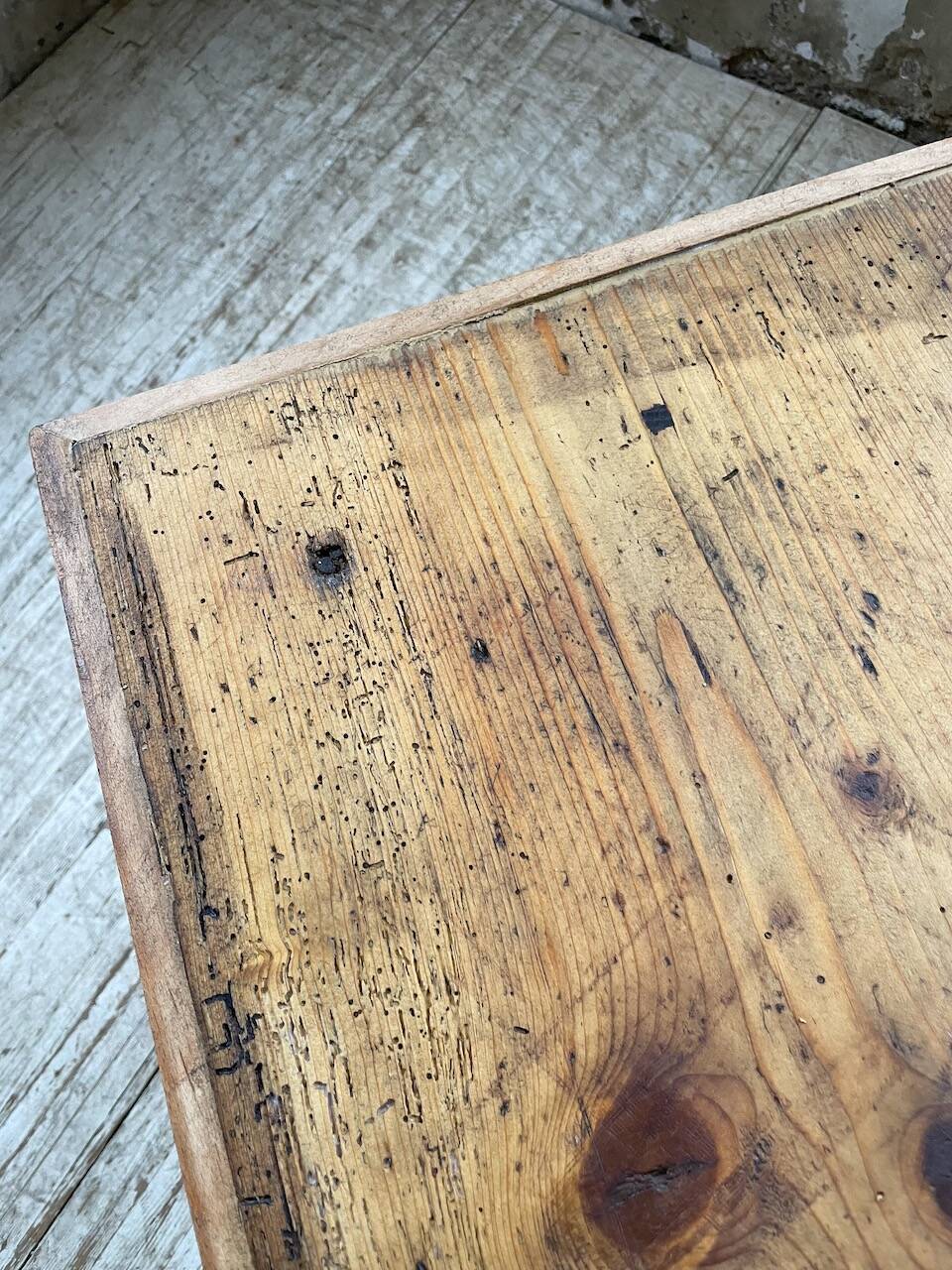 Farmhouse table with spindle legs 2m