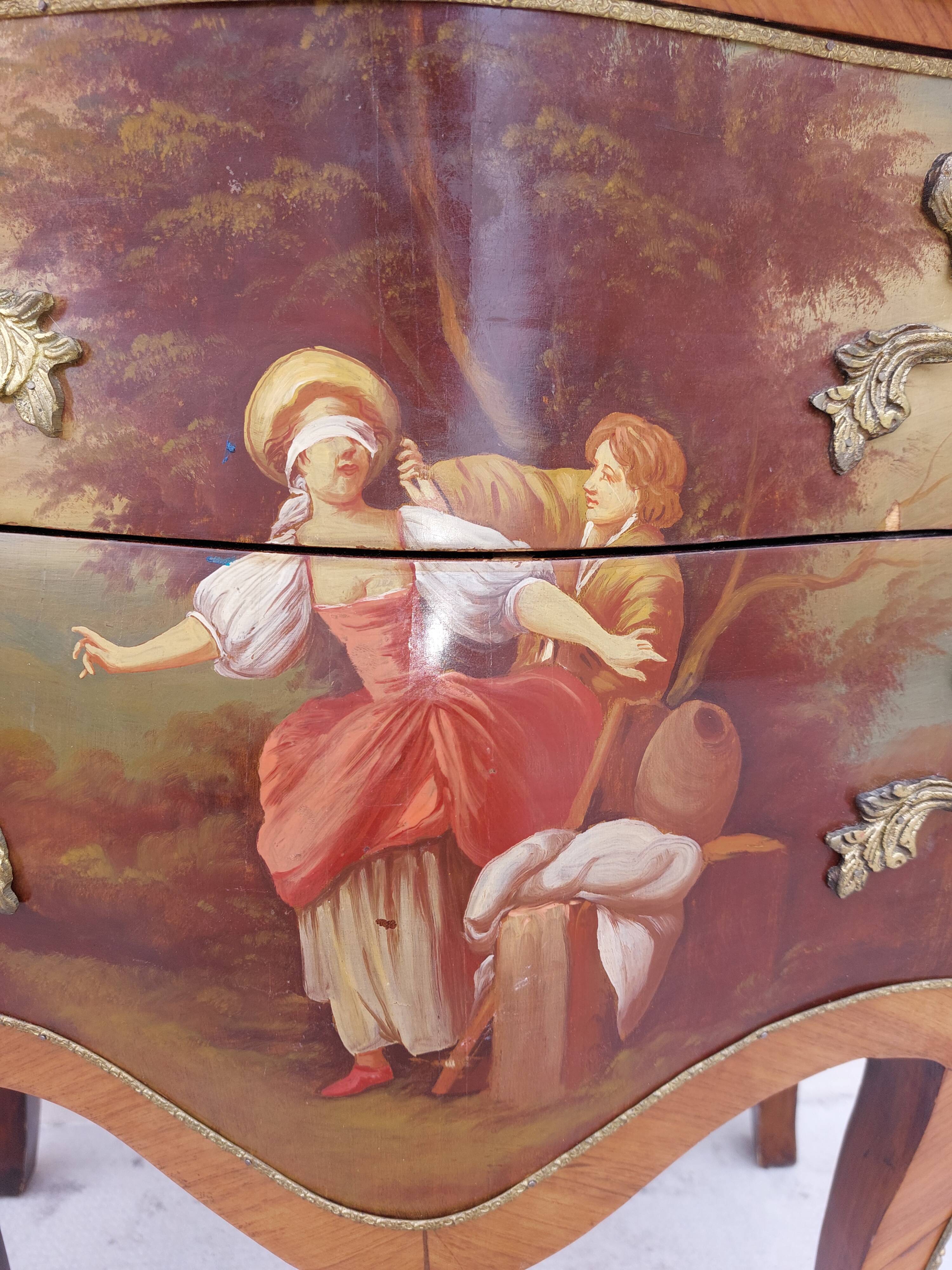 Louis XV curved chest of drawers in Martin varnished marquetry