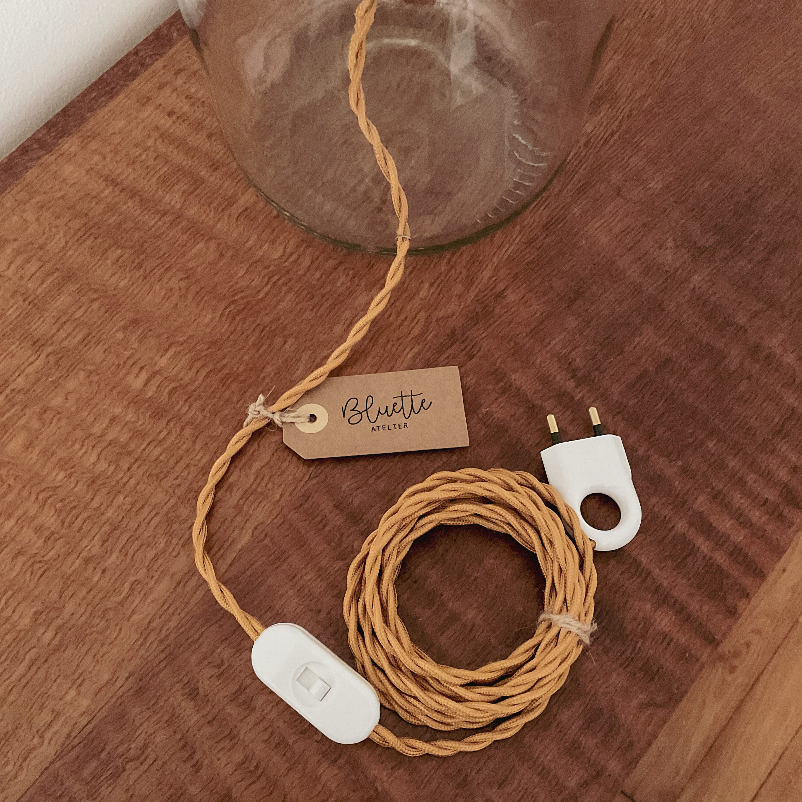 Lampe dame jeanne et jute écrue