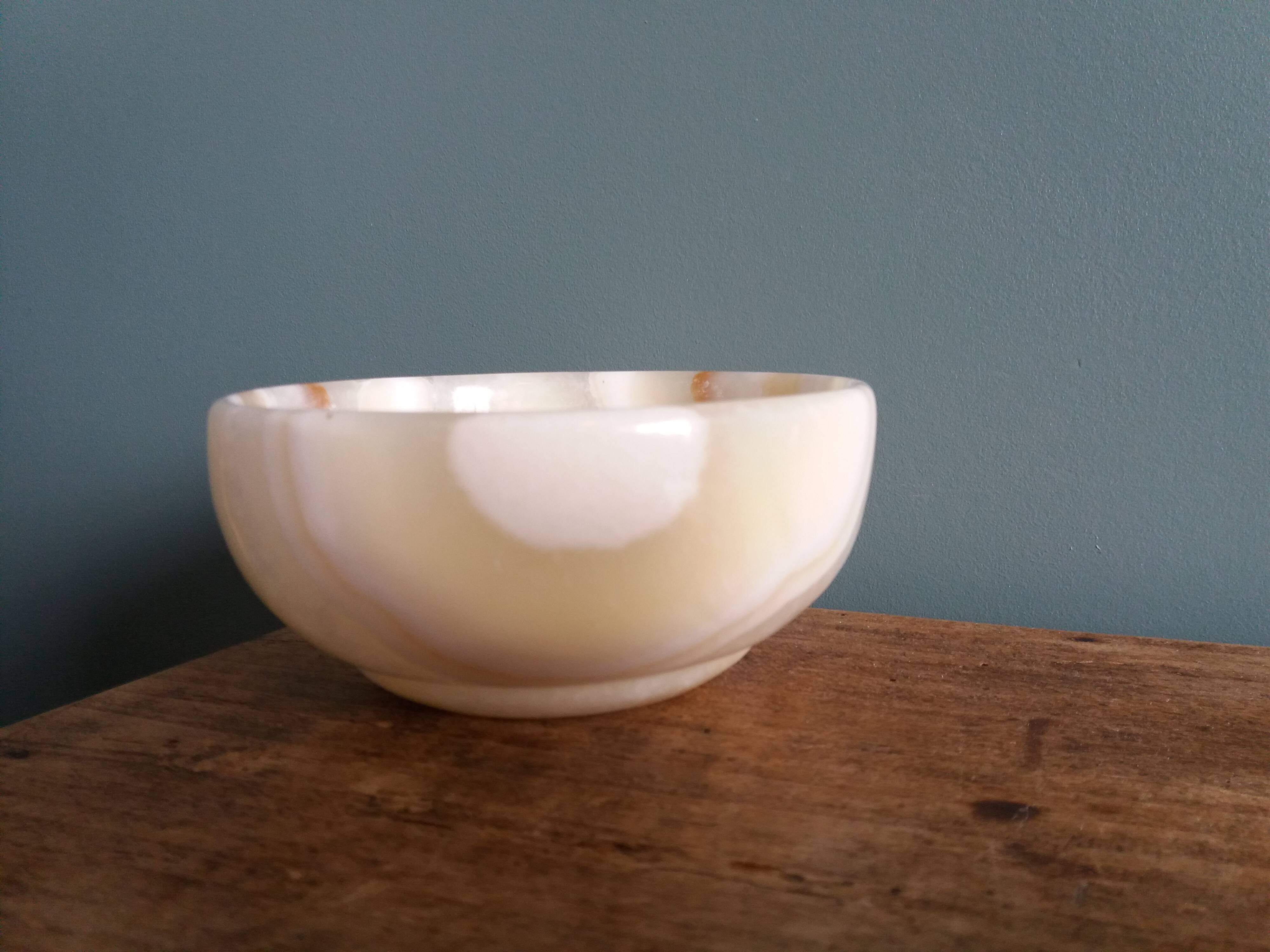 Empty bowl onyx alabaster pocket